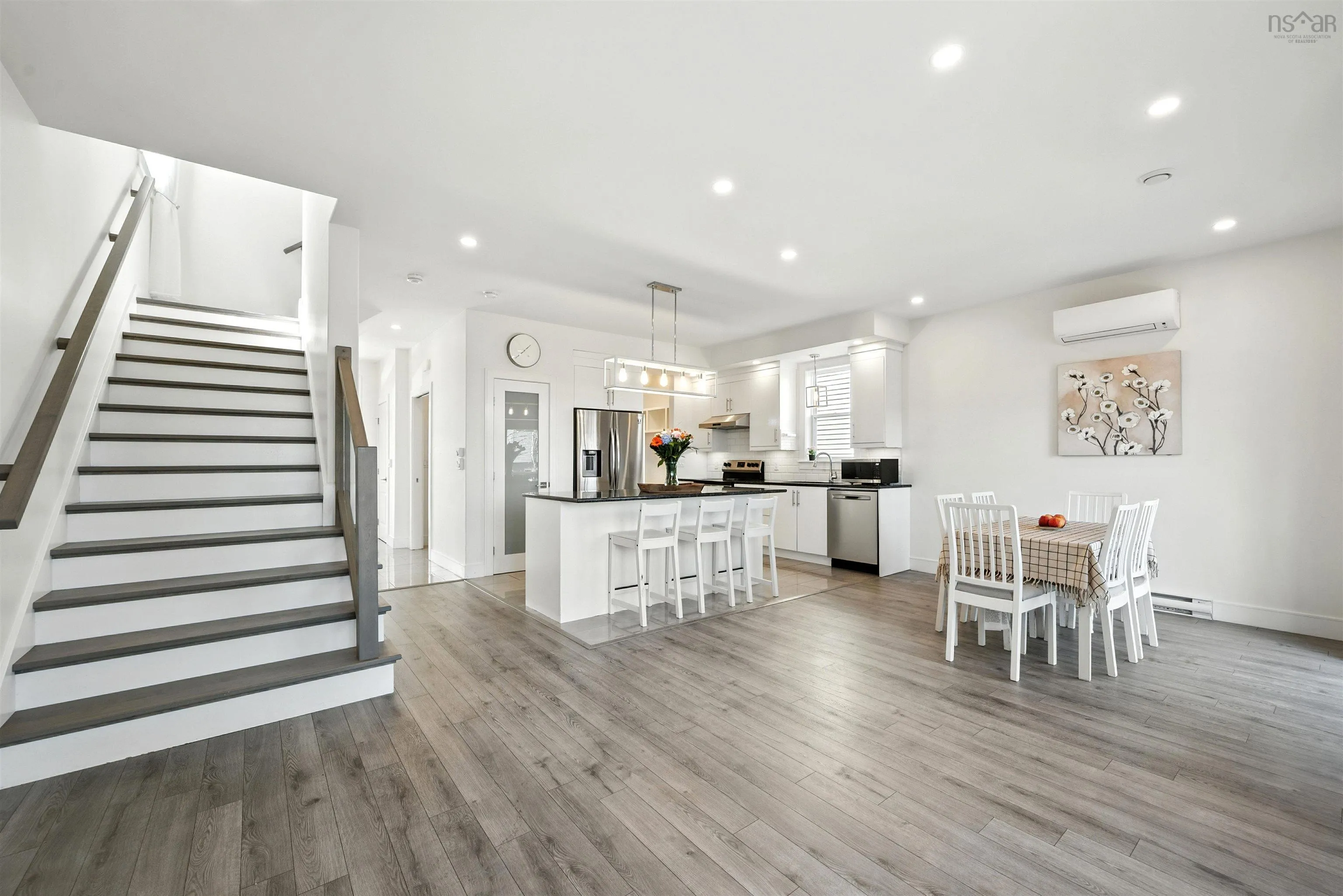 24 Bristolton Avenue, West Bedford, NS B4B 0Z3, 4 Bedrooms Bedrooms, ,4 BathroomsBathrooms,Residential,For Sale,Bristolton,202521240