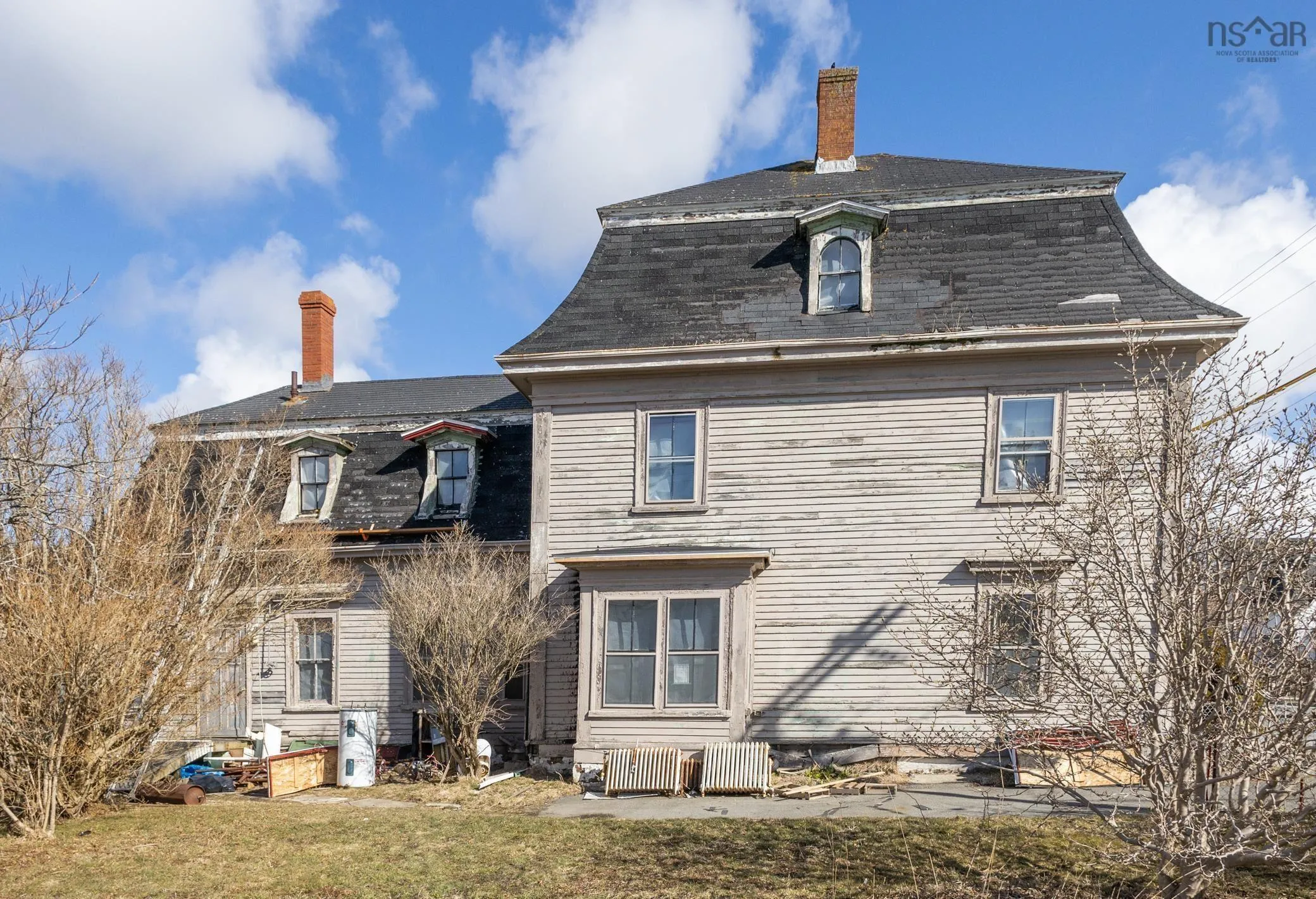 190 Main Street, Yarmouth, NS B5A 1C5, 7 Bedrooms Bedrooms, ,2 BathroomsBathrooms,Residential,For Sale,Main Street,202519196