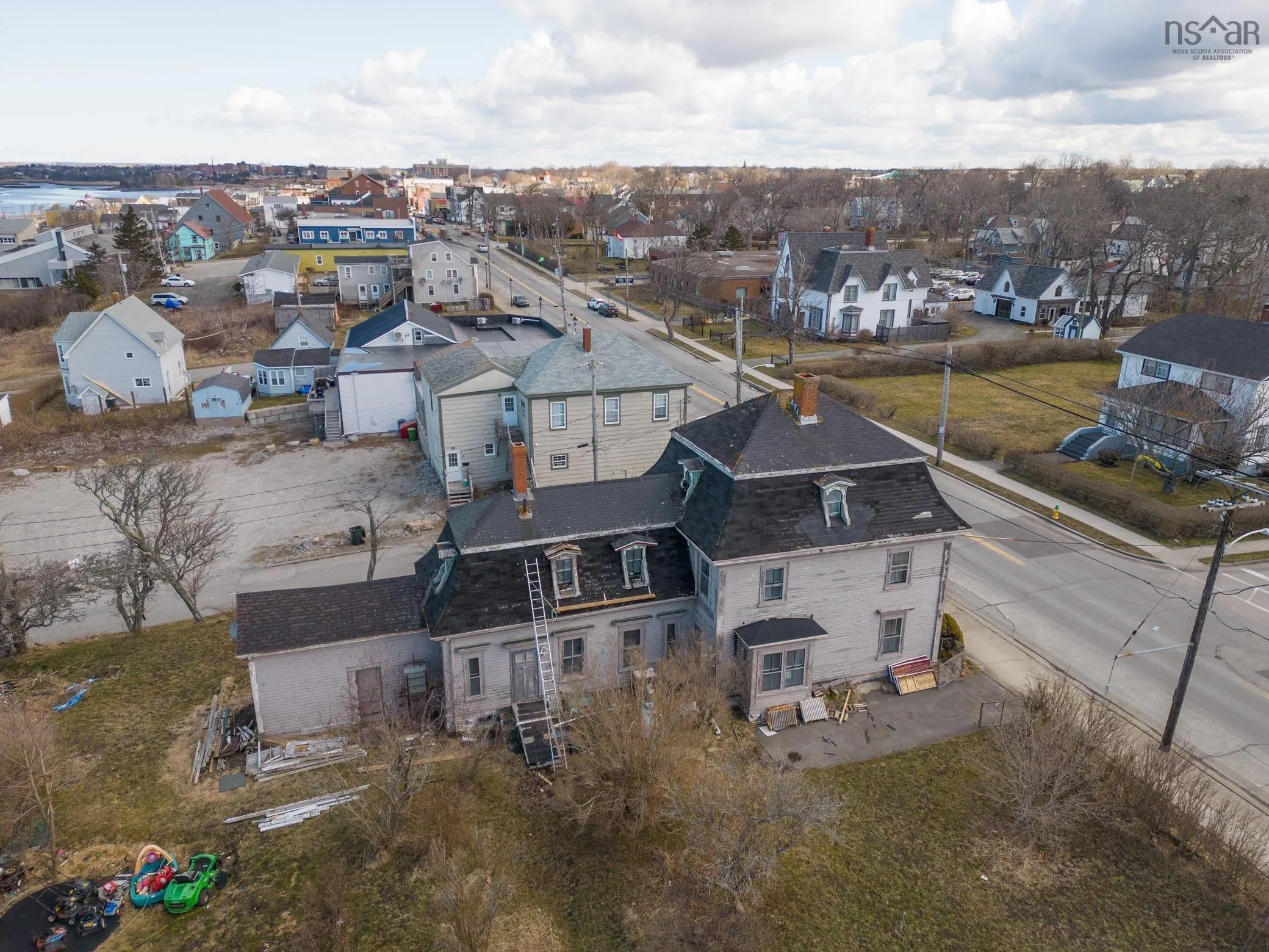 190 Main Street, Yarmouth, NS B5A 1C5, 7 Bedrooms Bedrooms, ,2 BathroomsBathrooms,Residential,For Sale,Main Street,202519196