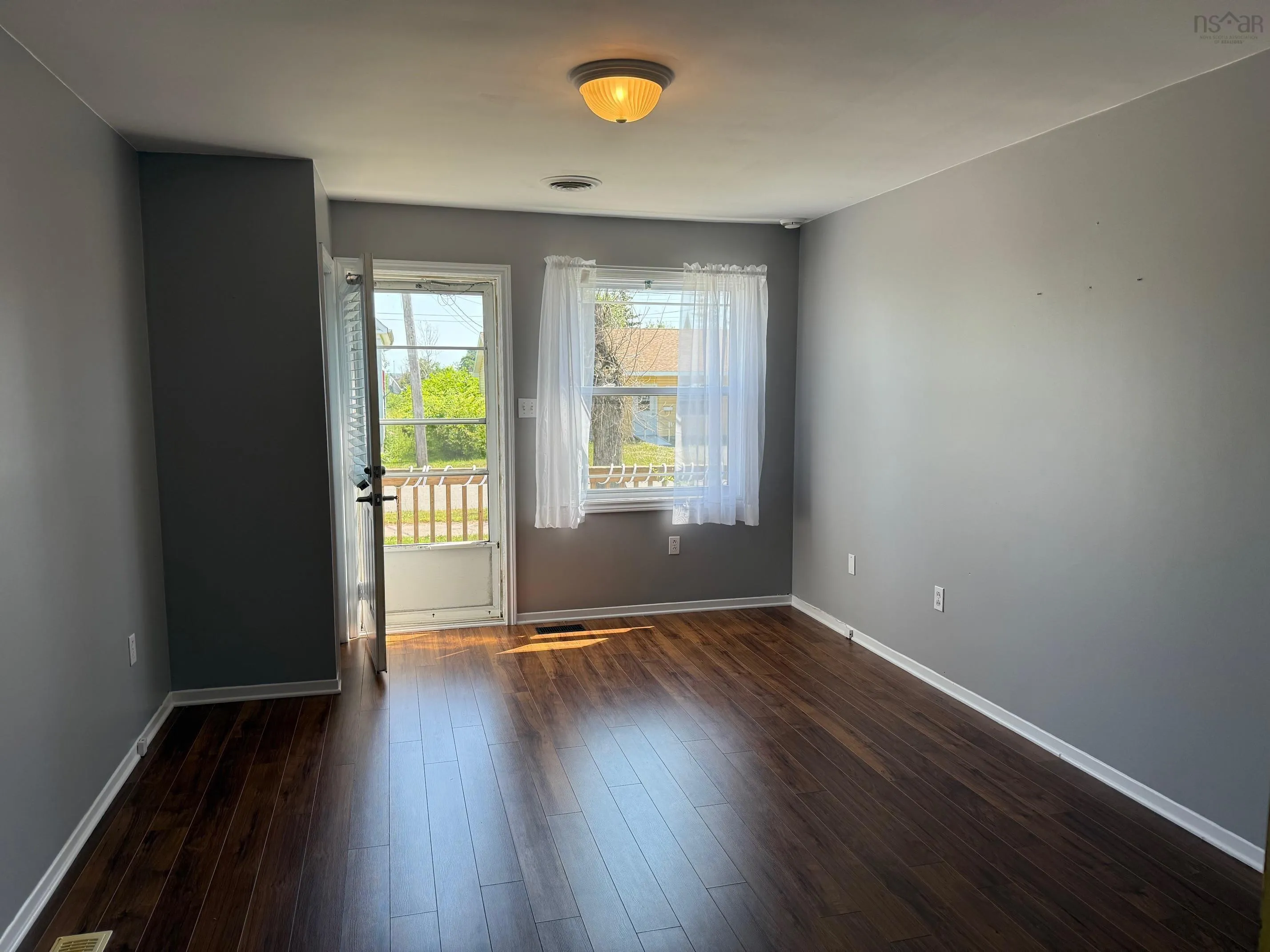 17 Catherine Street, Sydney, NS B1N 2W2, 2 Bedrooms Bedrooms, ,1 BathroomBathrooms,Residential,For Sale,Catherine,202517621
