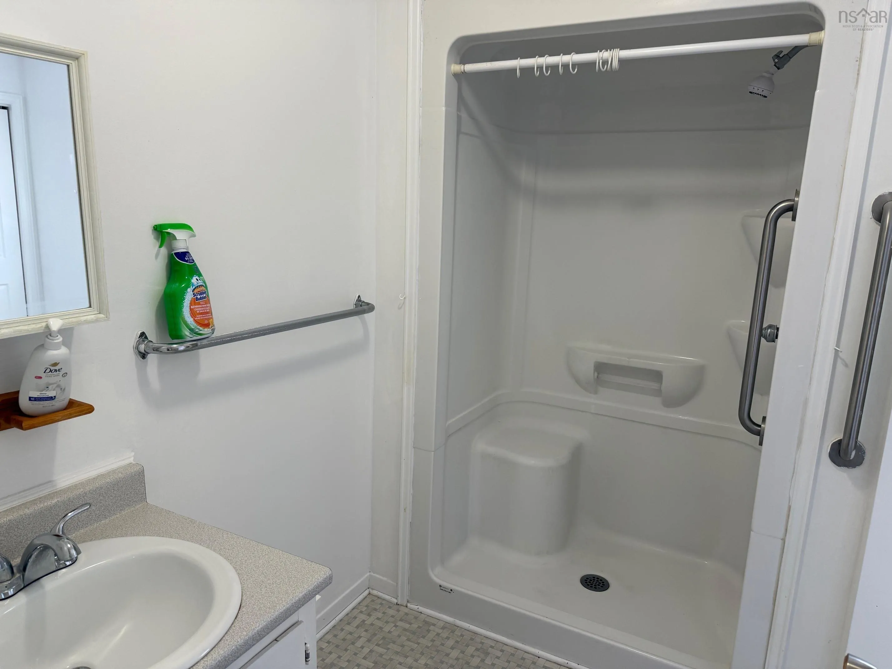 17 Catherine Street, Sydney, NS B1N 2W2, 2 Bedrooms Bedrooms, ,1 BathroomBathrooms,Residential,For Sale,Catherine,202517621