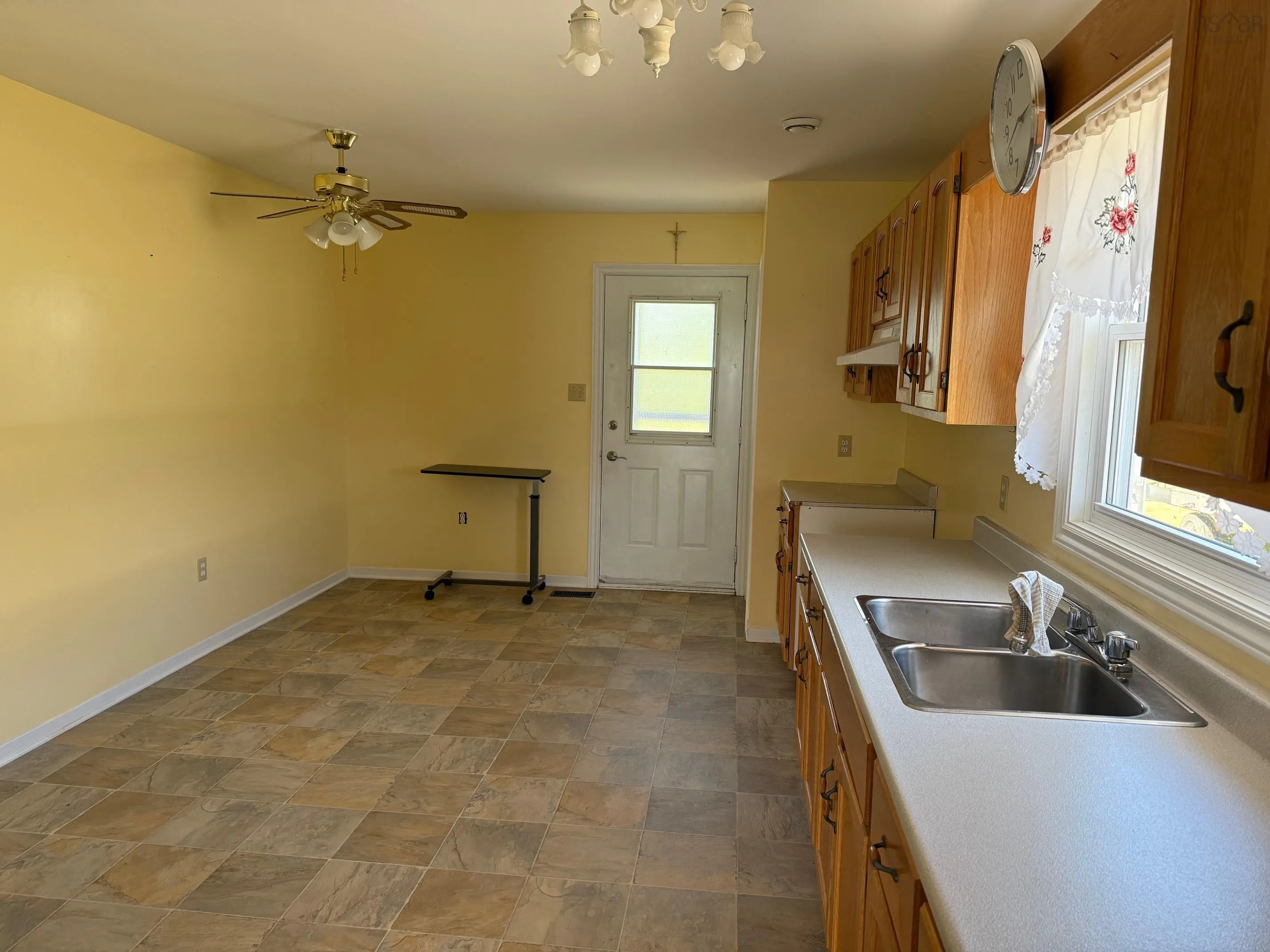 17 Catherine Street, Sydney, NS B1N 2W2, 2 Bedrooms Bedrooms, ,1 BathroomBathrooms,Residential,For Sale,Catherine,202517621
