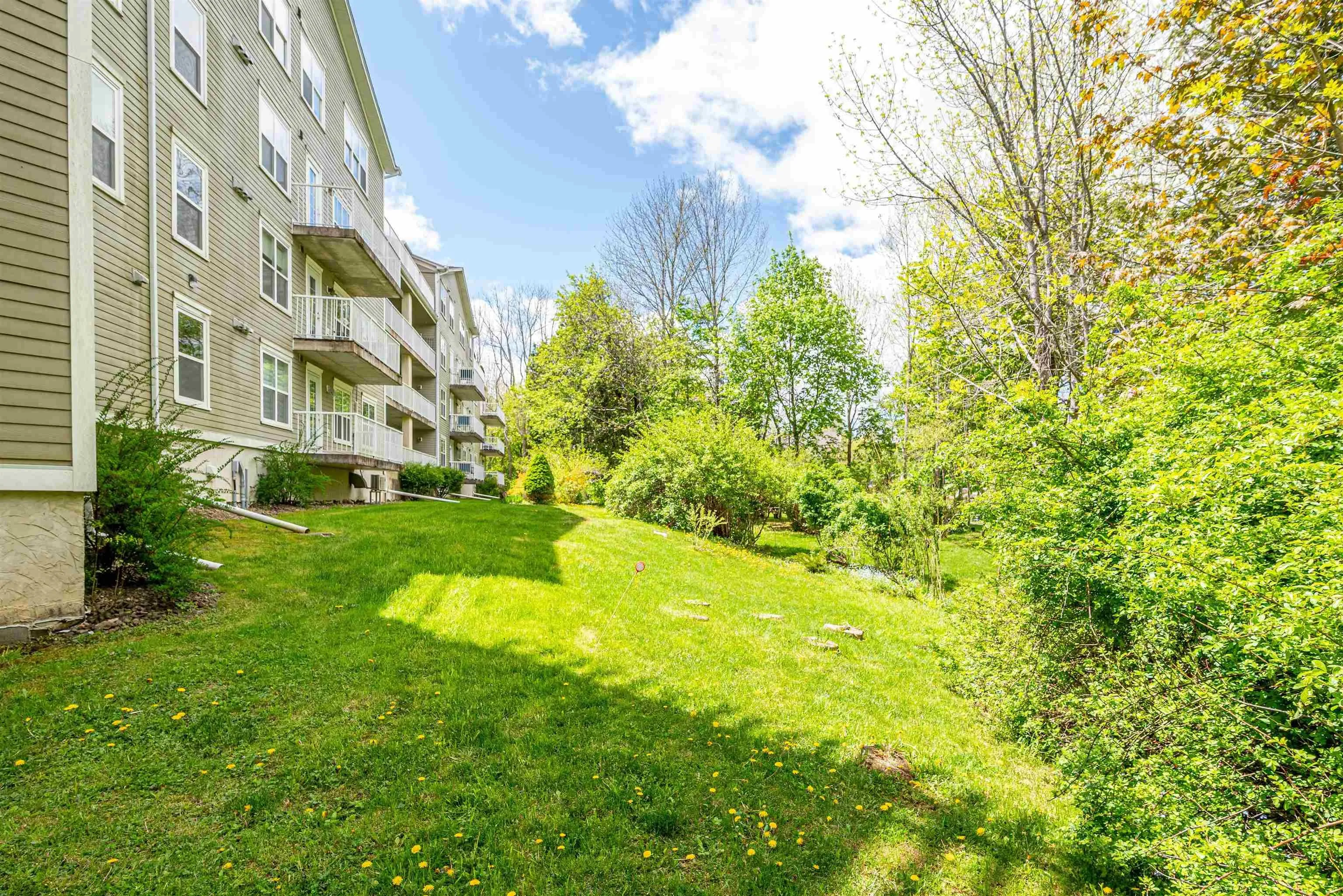 305-476 Main Street, Mahone Bay, NS B0J 2E0, 2 Bedrooms Bedrooms, ,2 BathroomsBathrooms,Residential,For Sale,Main,202511952