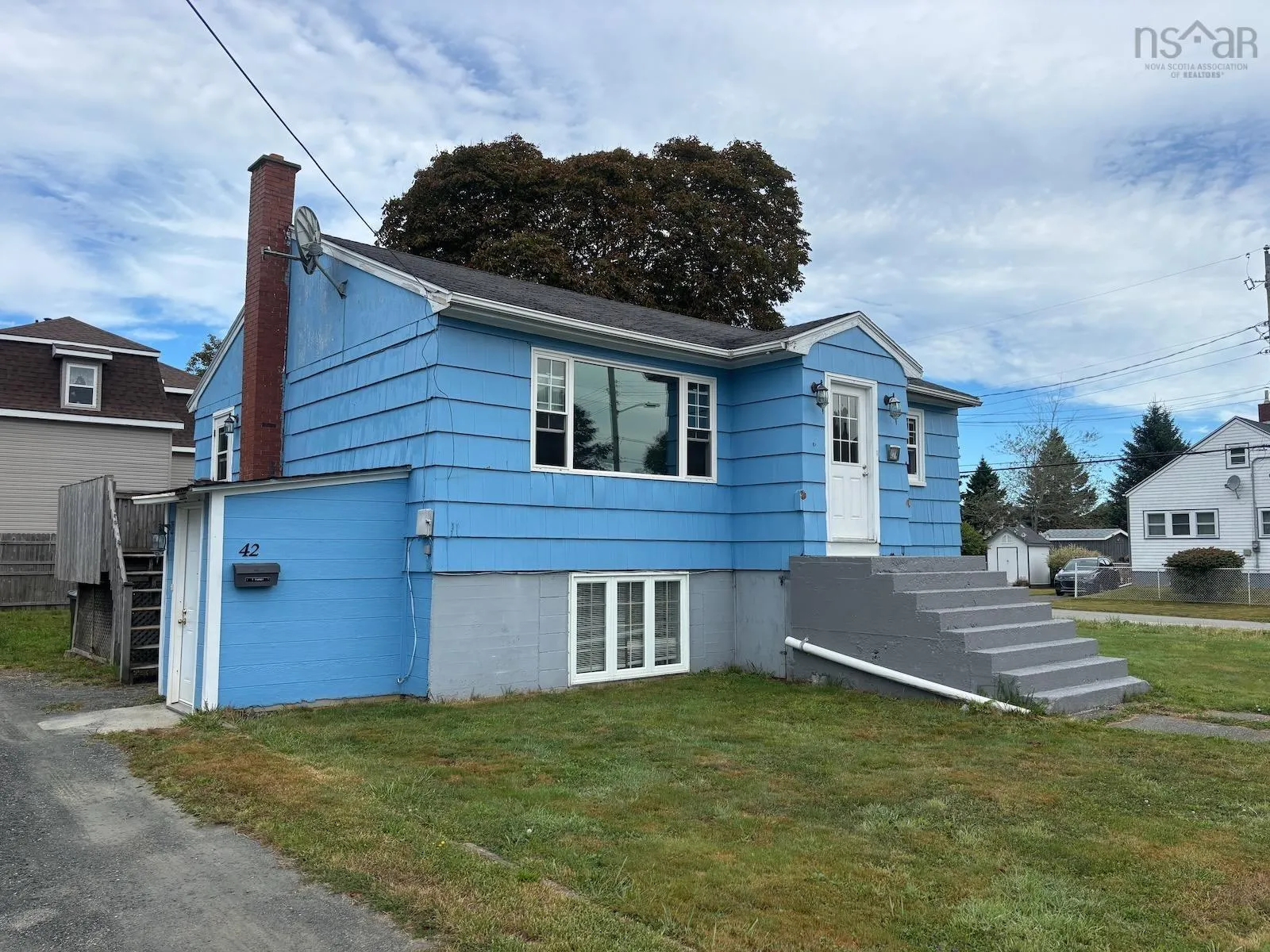 42 Green Street, Yarmouth, NS B5A 1Z2, ,Residential Income,For Sale,Green,202521992