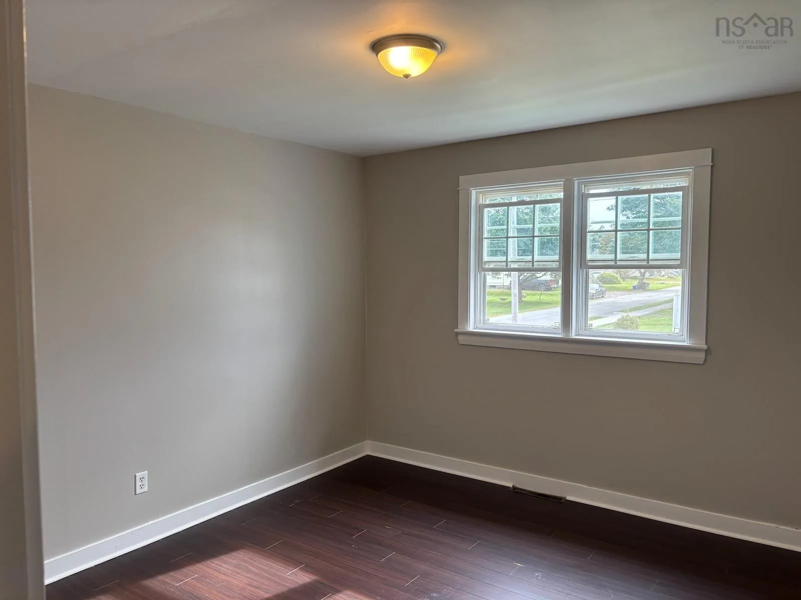42 Green Street, Yarmouth, NS B5A 1Z2, ,Residential Income,For Sale,Green,202521992