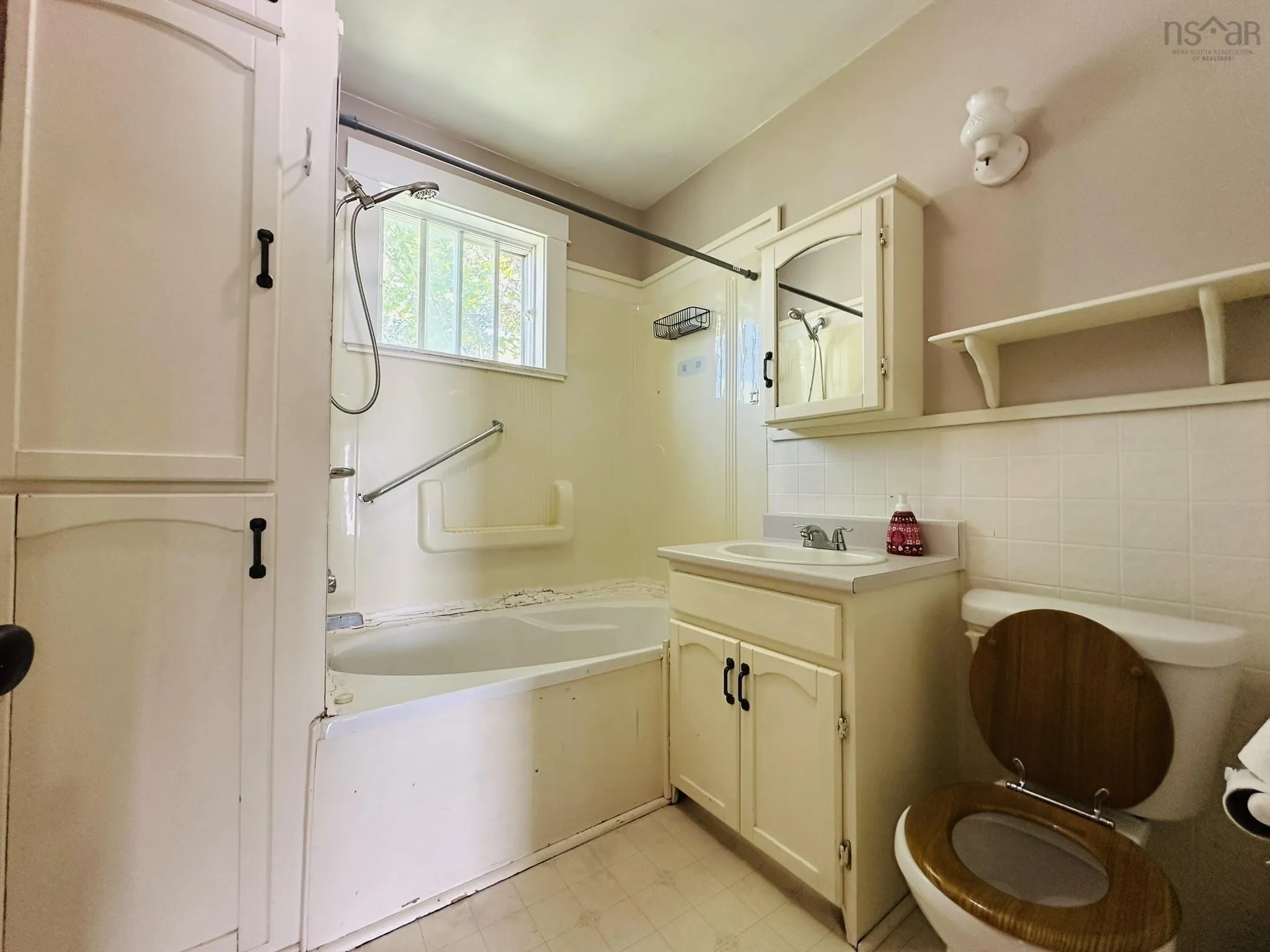 12 Fairview Avenue, Stellarton, NS B0K 1S0, 5 Bedrooms Bedrooms, ,2 BathroomsBathrooms,Residential,For Sale,Fairview,202520030