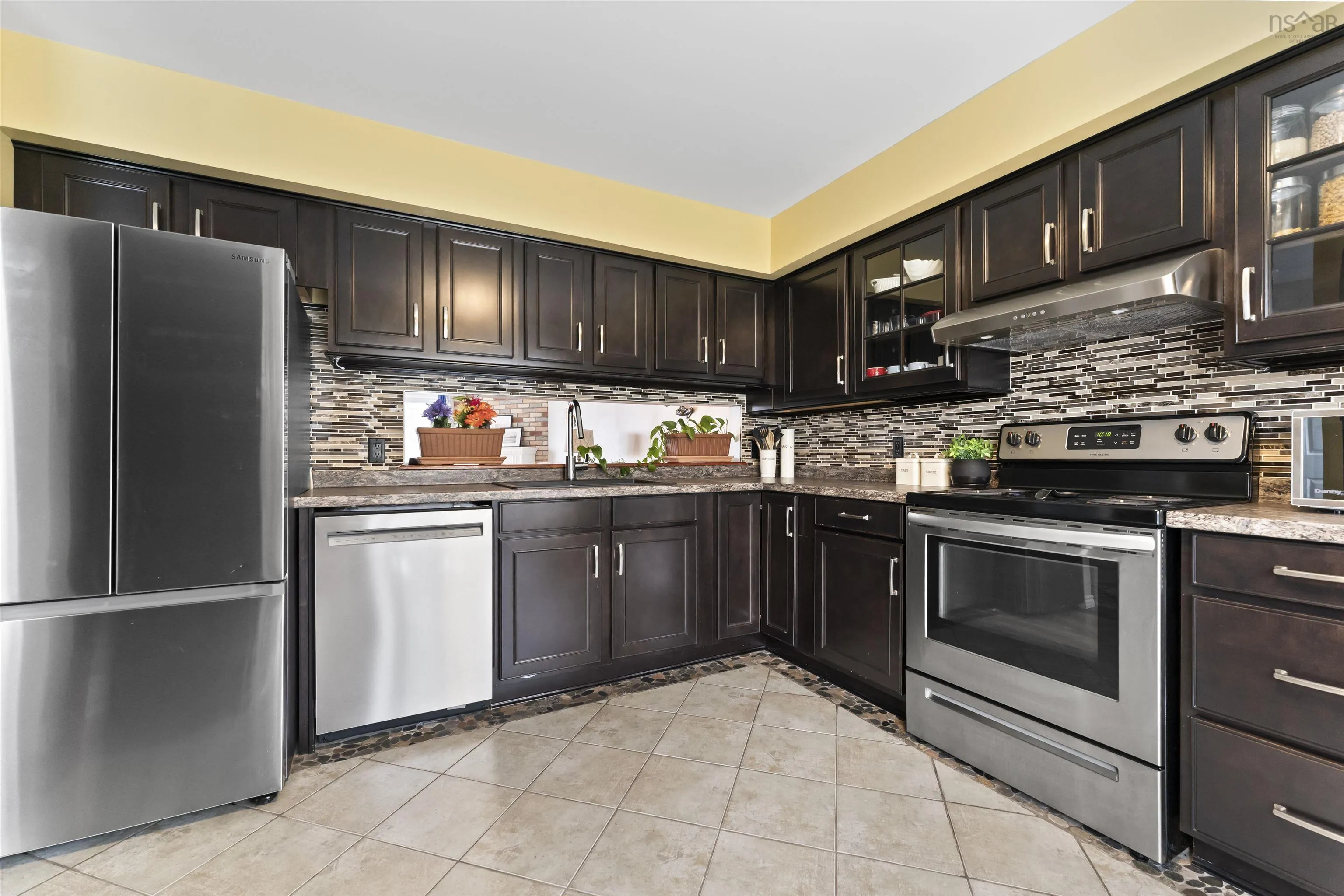 130 Rutledge Street, Bedford, NS B4A 1X6, 3 Bedrooms Bedrooms, ,2 BathroomsBathrooms,Residential,For Sale,Rutledge,202518327