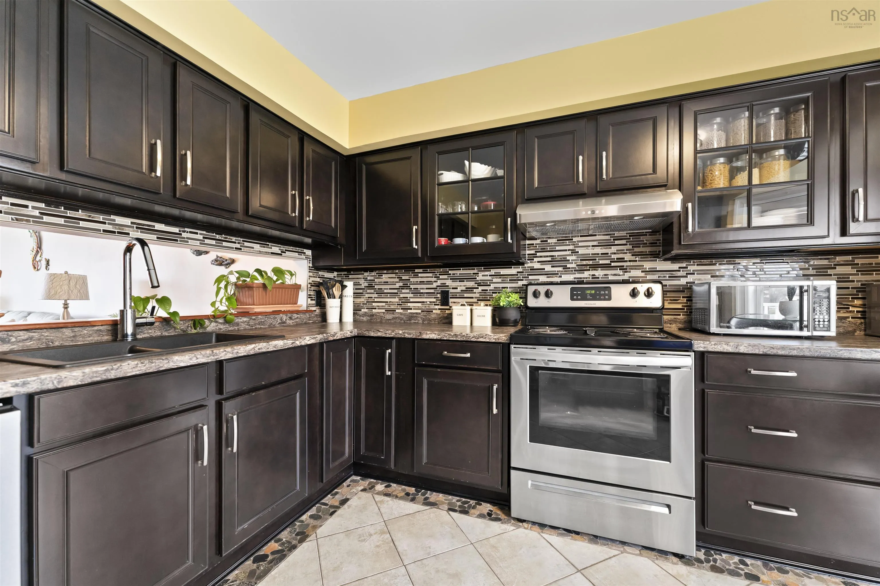 130 Rutledge Street, Bedford, NS B4A 1X6, 3 Bedrooms Bedrooms, ,2 BathroomsBathrooms,Residential,For Sale,Rutledge,202518327