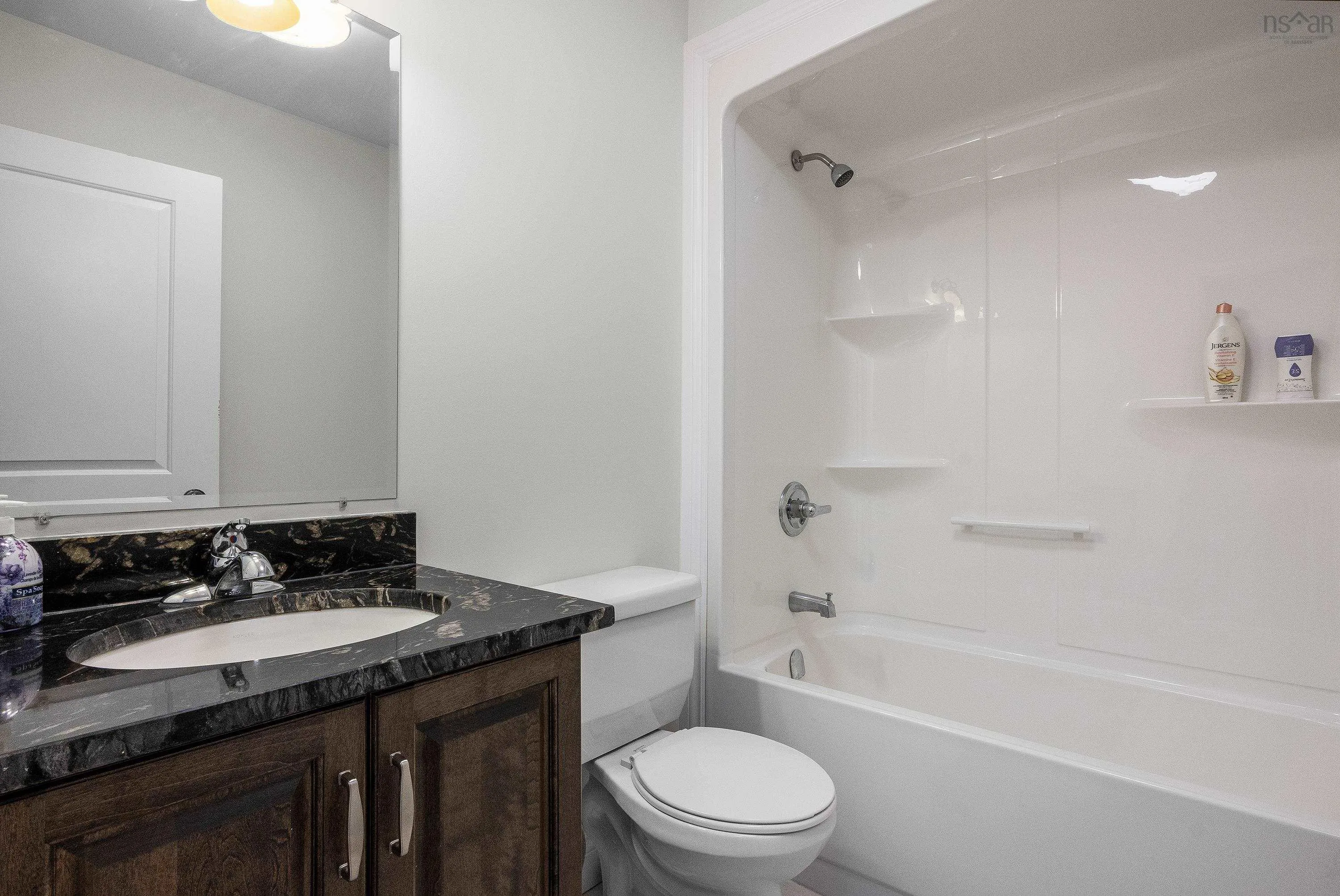 44 Admiral Cove Drive, Bedford Ns B4a 3n8, 5 Bedrooms Bedrooms, ,5 BathroomsBathrooms,Residential,For Sale,Admiral Cove,202507308