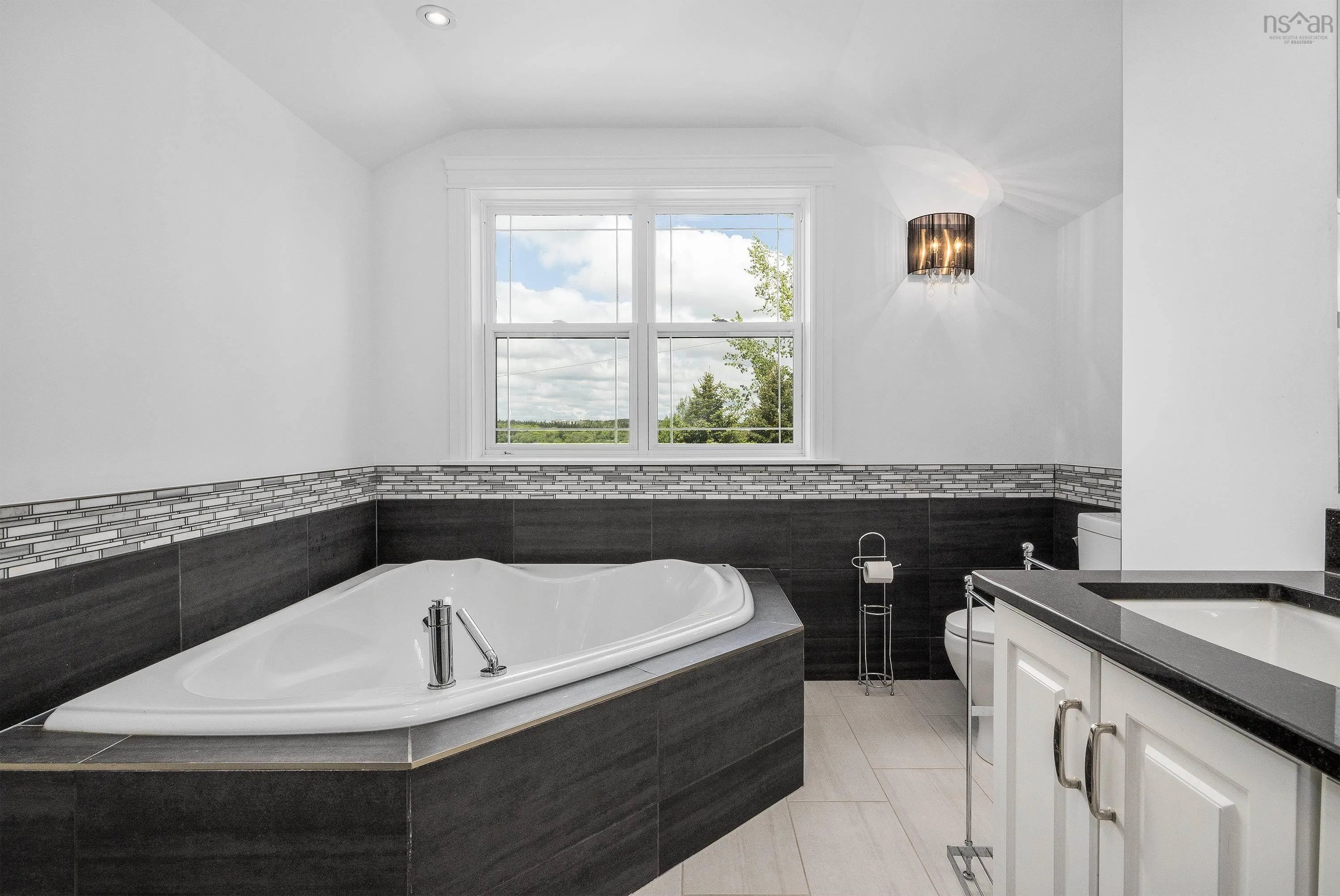 44 Admiral Cove Drive, Bedford Ns B4a 3n8, 5 Bedrooms Bedrooms, ,5 BathroomsBathrooms,Residential,For Sale,Admiral Cove,202507308