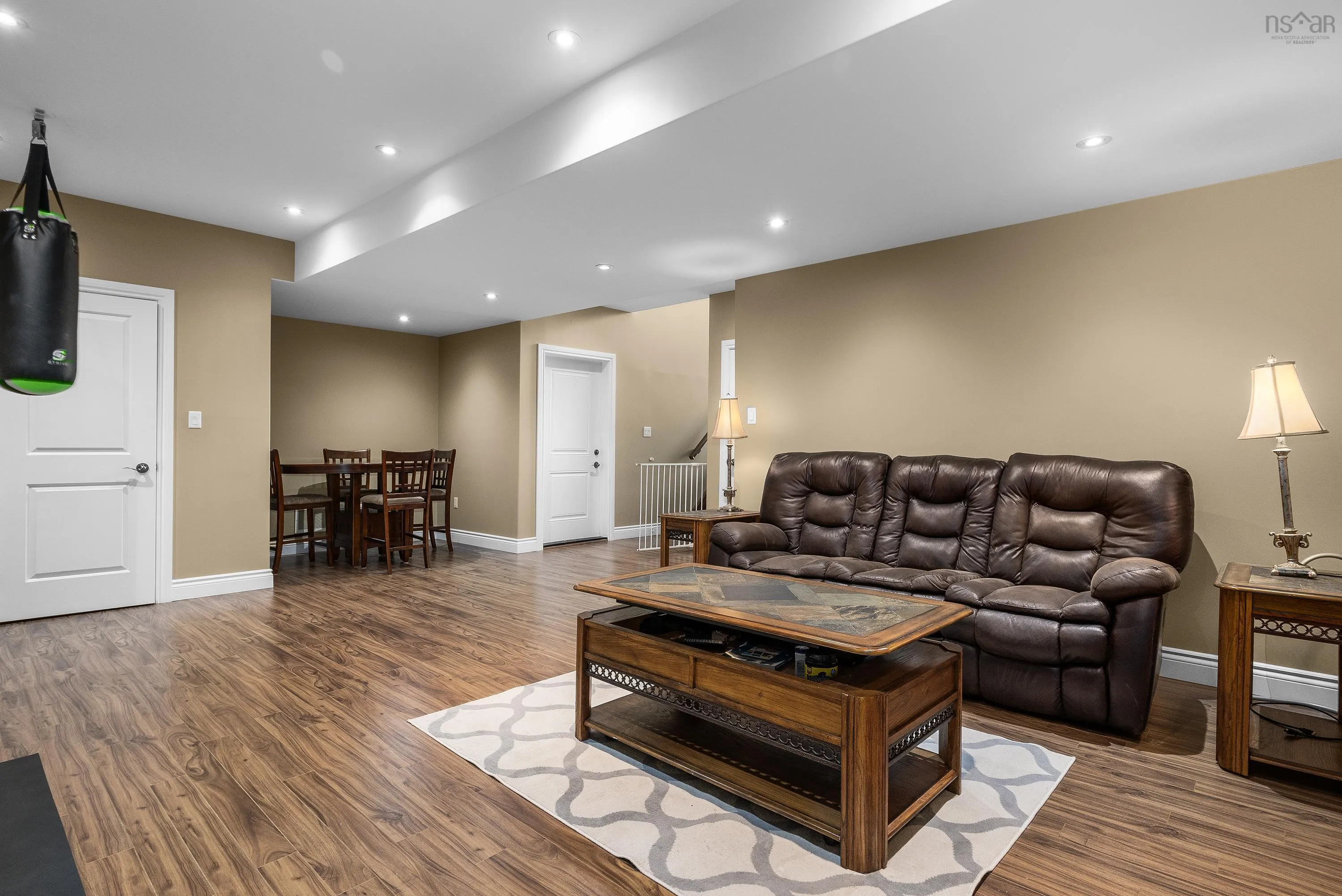 44 Admiral Cove Drive, Bedford Ns B4a 3n8, 5 Bedrooms Bedrooms, ,5 BathroomsBathrooms,Residential,For Sale,Admiral Cove,202507308