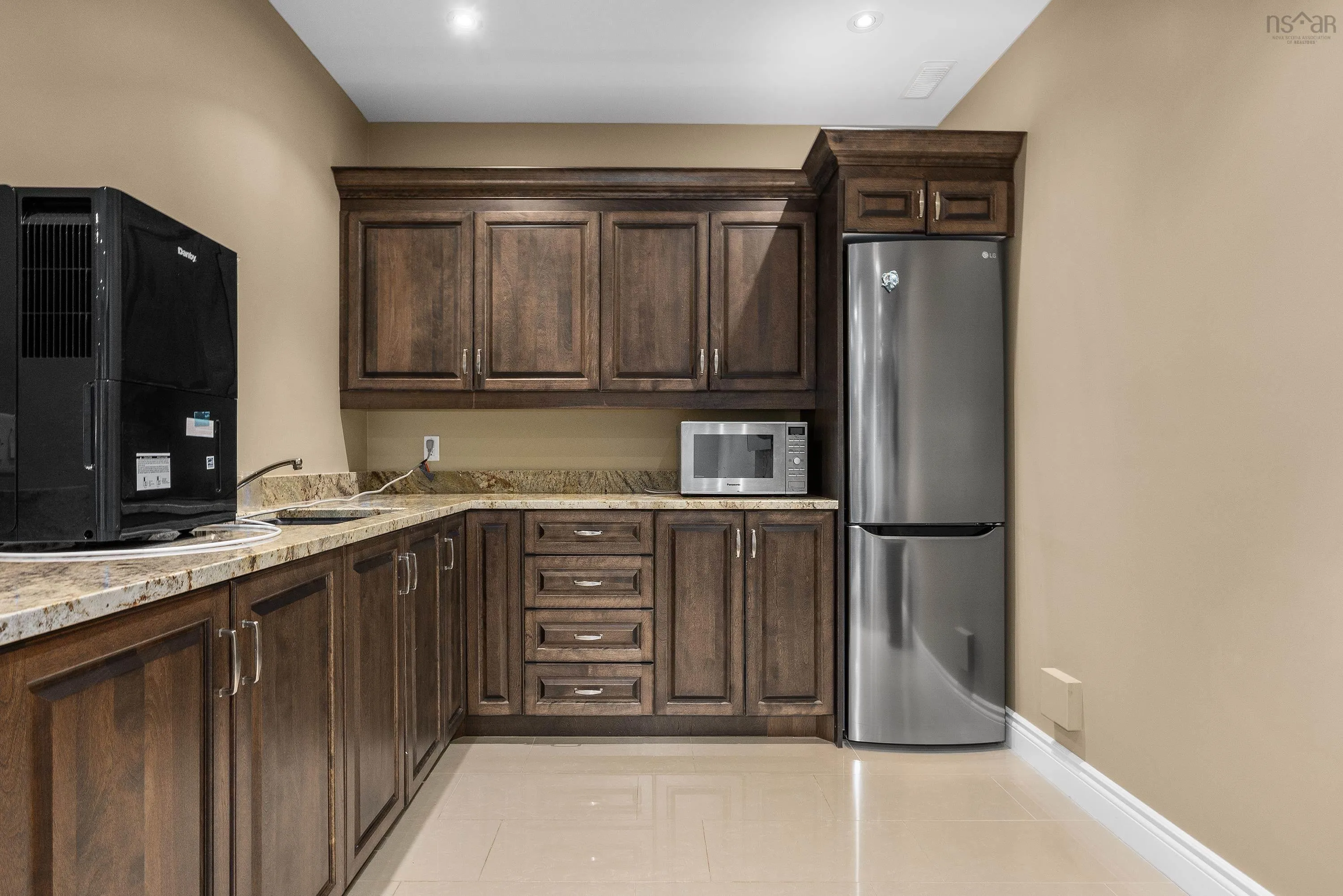 44 Admiral Cove Drive, Bedford Ns B4a 3n8, 5 Bedrooms Bedrooms, ,5 BathroomsBathrooms,Residential,For Sale,Admiral Cove,202507308