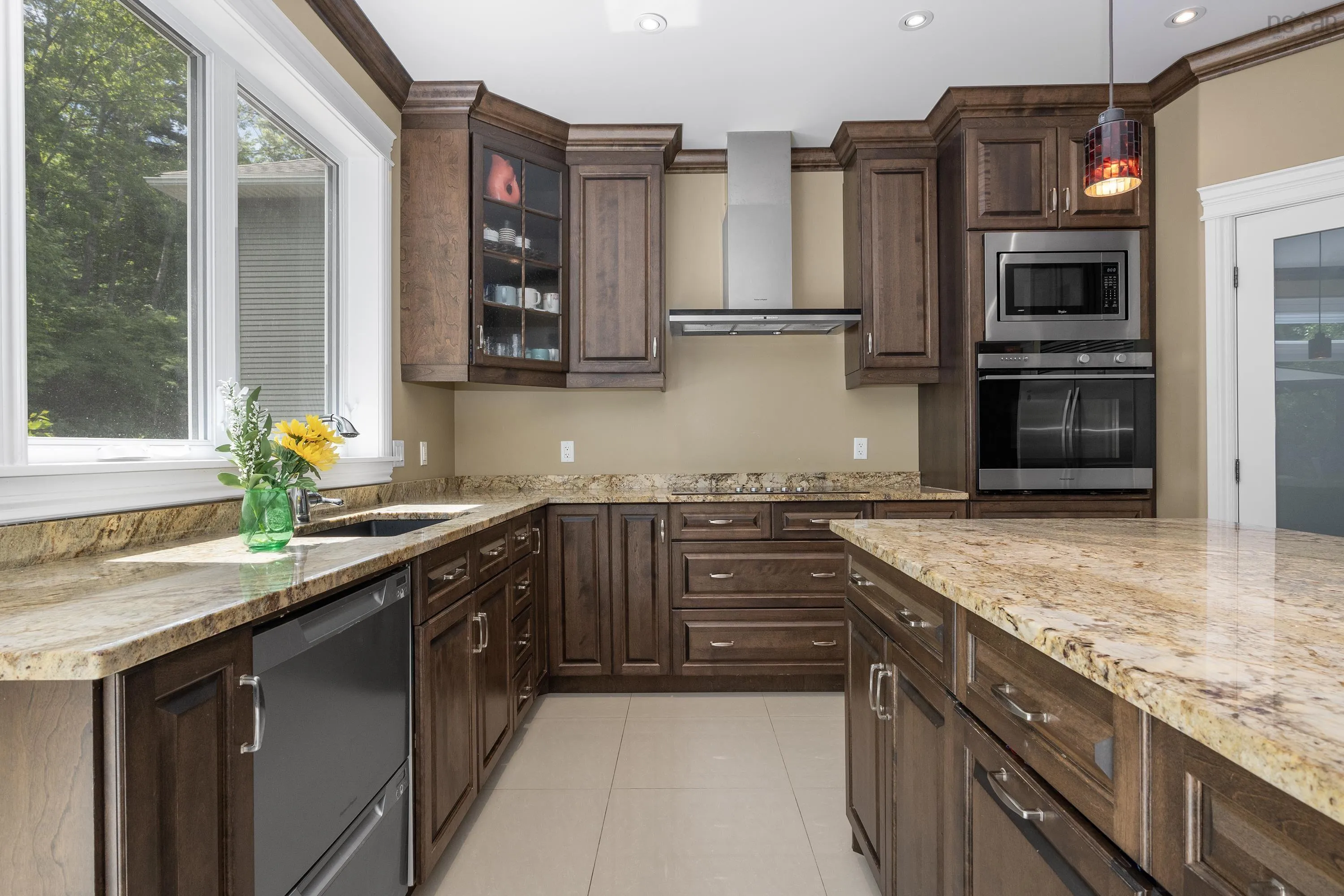 44 Admiral Cove Drive, Bedford Ns B4a 3n8, 5 Bedrooms Bedrooms, ,5 BathroomsBathrooms,Residential,For Sale,Admiral Cove,202507308