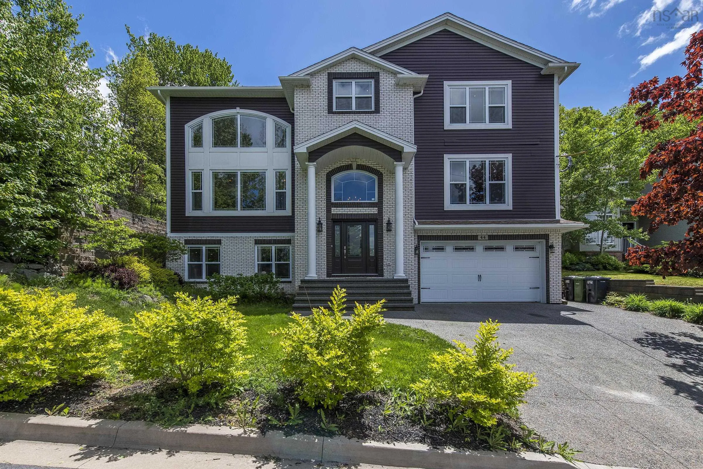 44 Admiral Cove Drive, Bedford Ns B4a 3n8, 5 Bedrooms Bedrooms, ,5 BathroomsBathrooms,Residential,For Sale,Admiral Cove,202507308