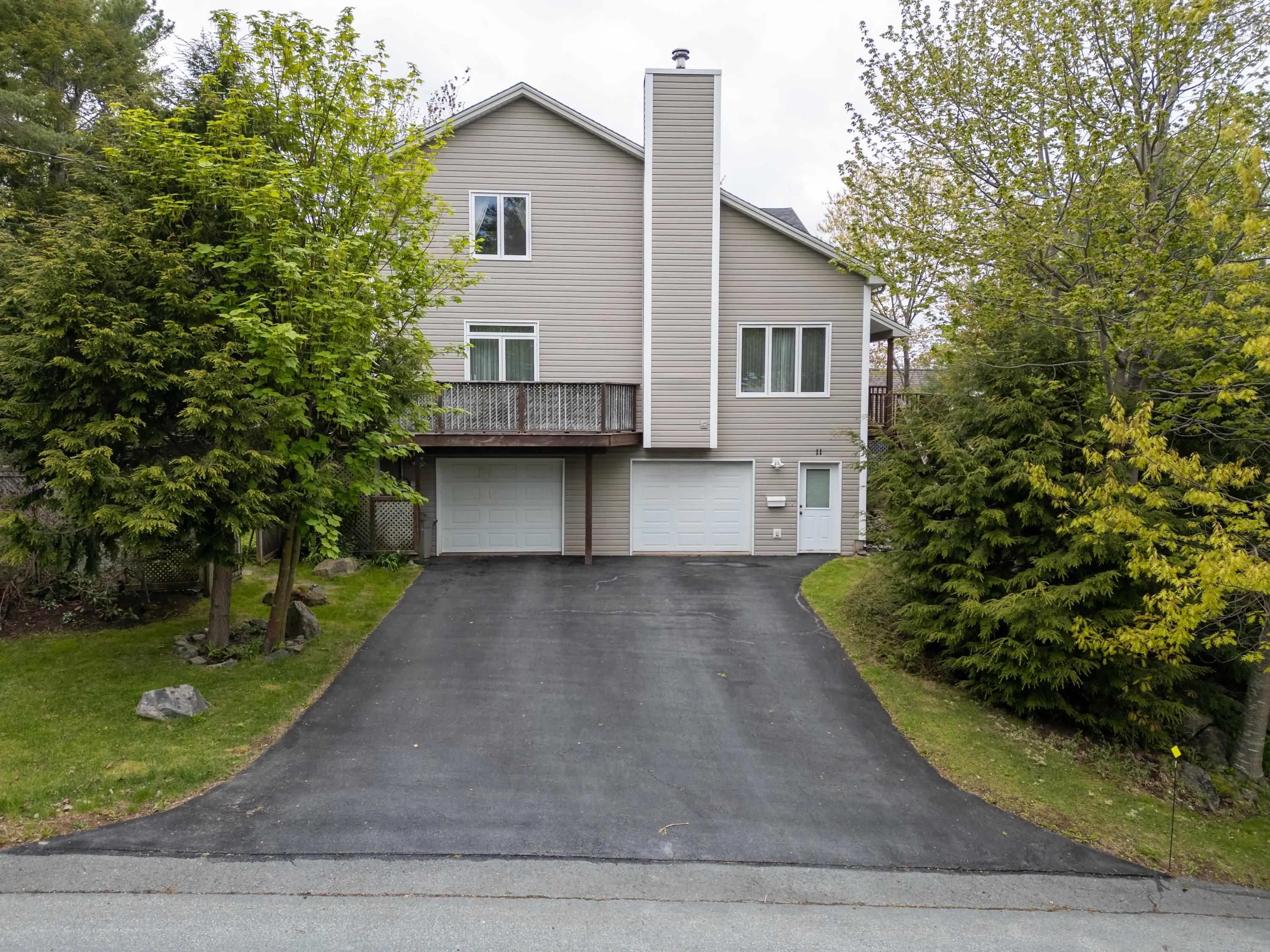 11 Millview Avenue, Bedford, NS B4A 1G8, 5 Bedrooms Bedrooms, ,5 BathroomsBathrooms,Residential,For Sale,Millview,202512663