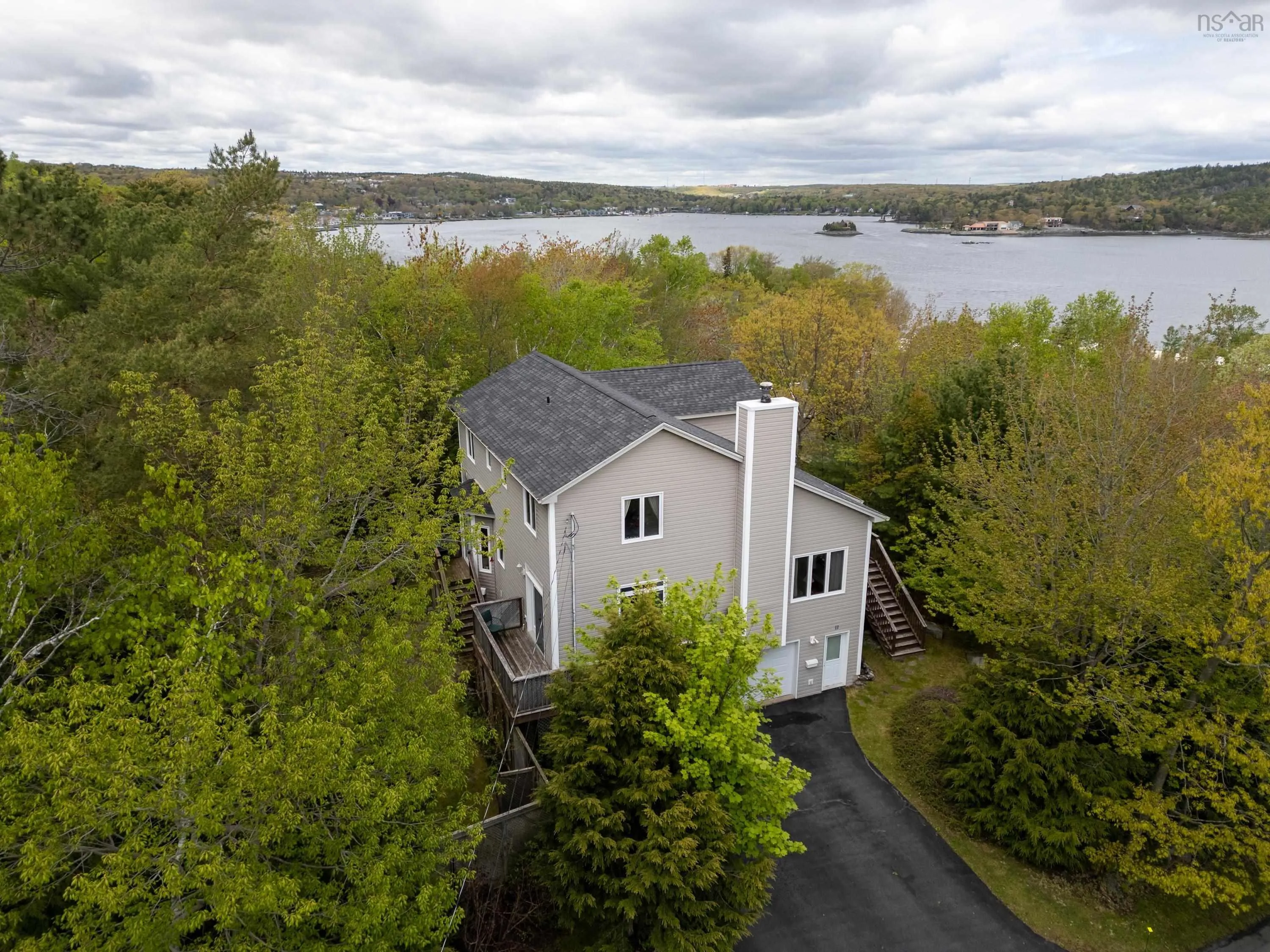 11 Millview Avenue, Bedford, NS B4A 1G8, 5 Bedrooms Bedrooms, ,5 BathroomsBathrooms,Residential,For Sale,Millview,202512663