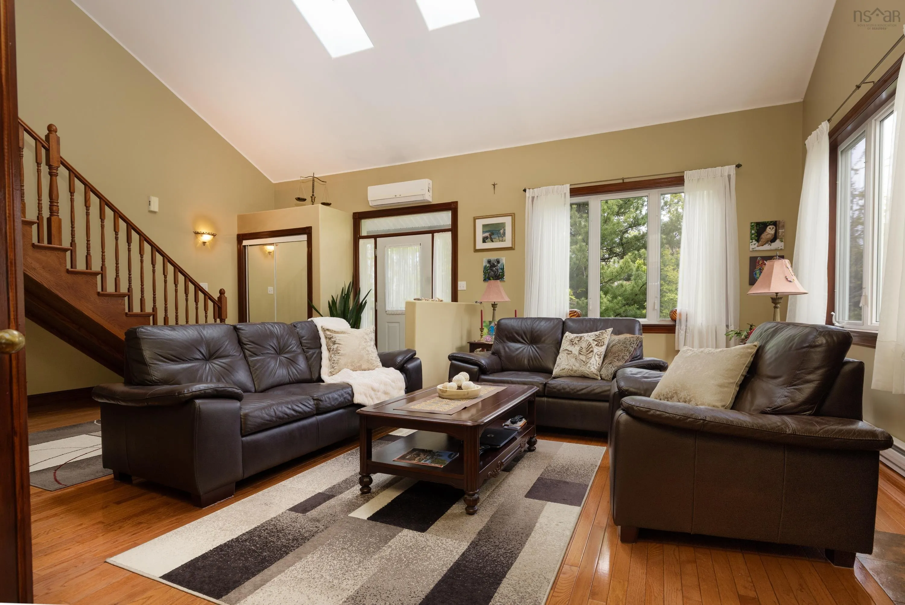 11 Millview Avenue, Bedford, NS B4A 1G8, 5 Bedrooms Bedrooms, ,5 BathroomsBathrooms,Residential,For Sale,Millview,202512663