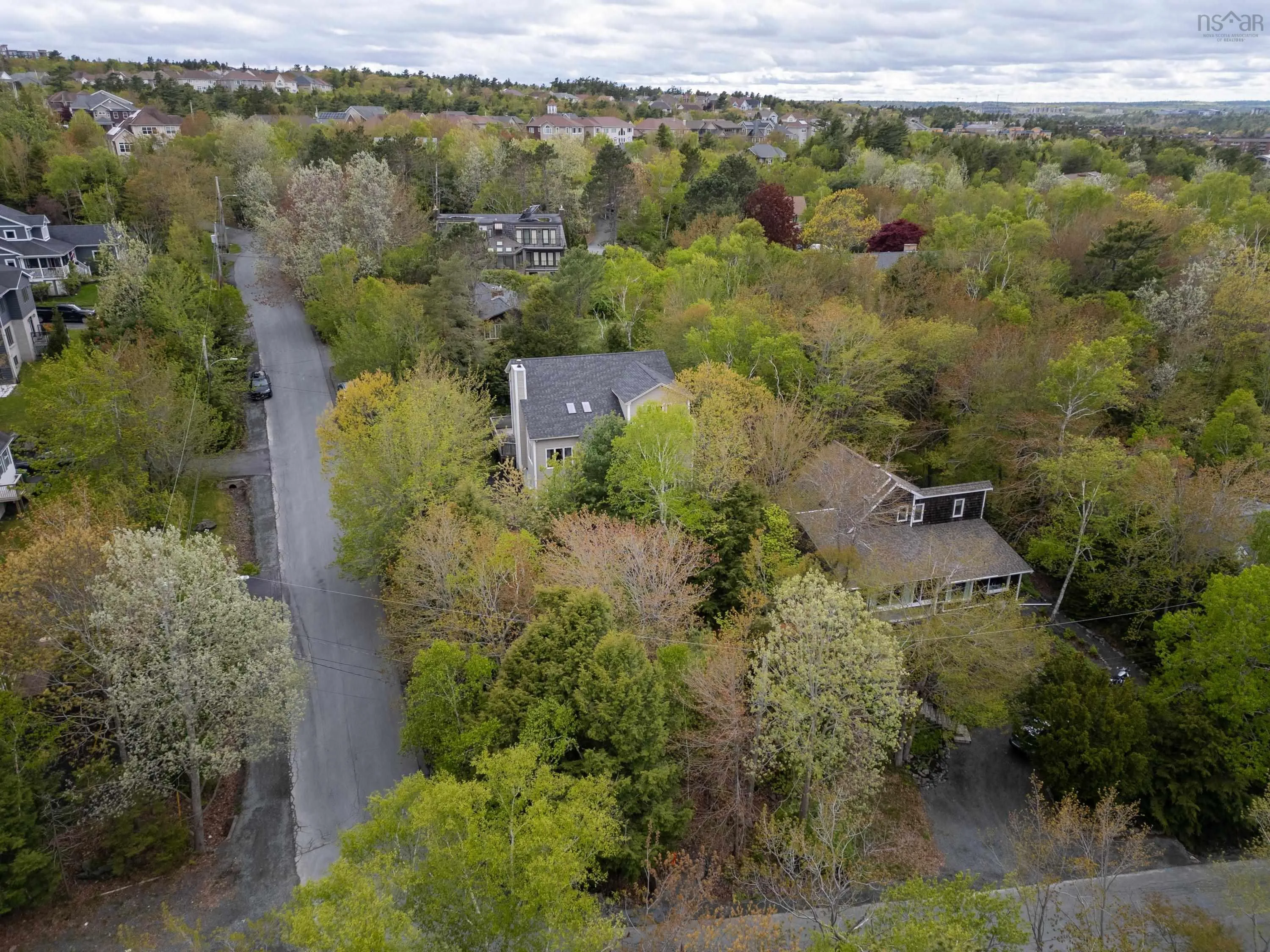11 Millview Avenue, Bedford, NS B4A 1G8, 5 Bedrooms Bedrooms, ,5 BathroomsBathrooms,Residential,For Sale,Millview,202512663