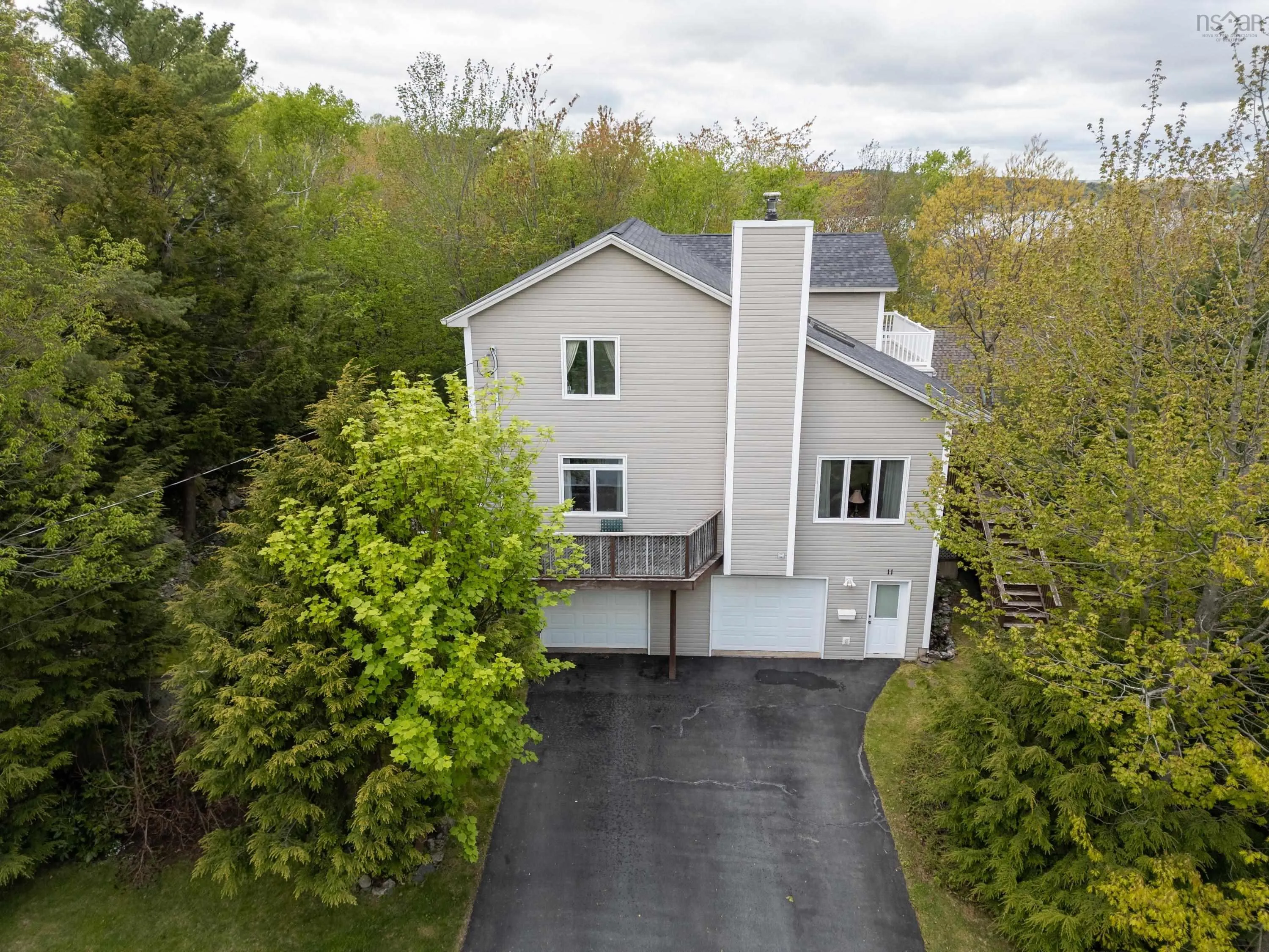 11 Millview Avenue, Bedford, NS B4A 1G8, 5 Bedrooms Bedrooms, ,5 BathroomsBathrooms,Residential,For Sale,Millview,202512663
