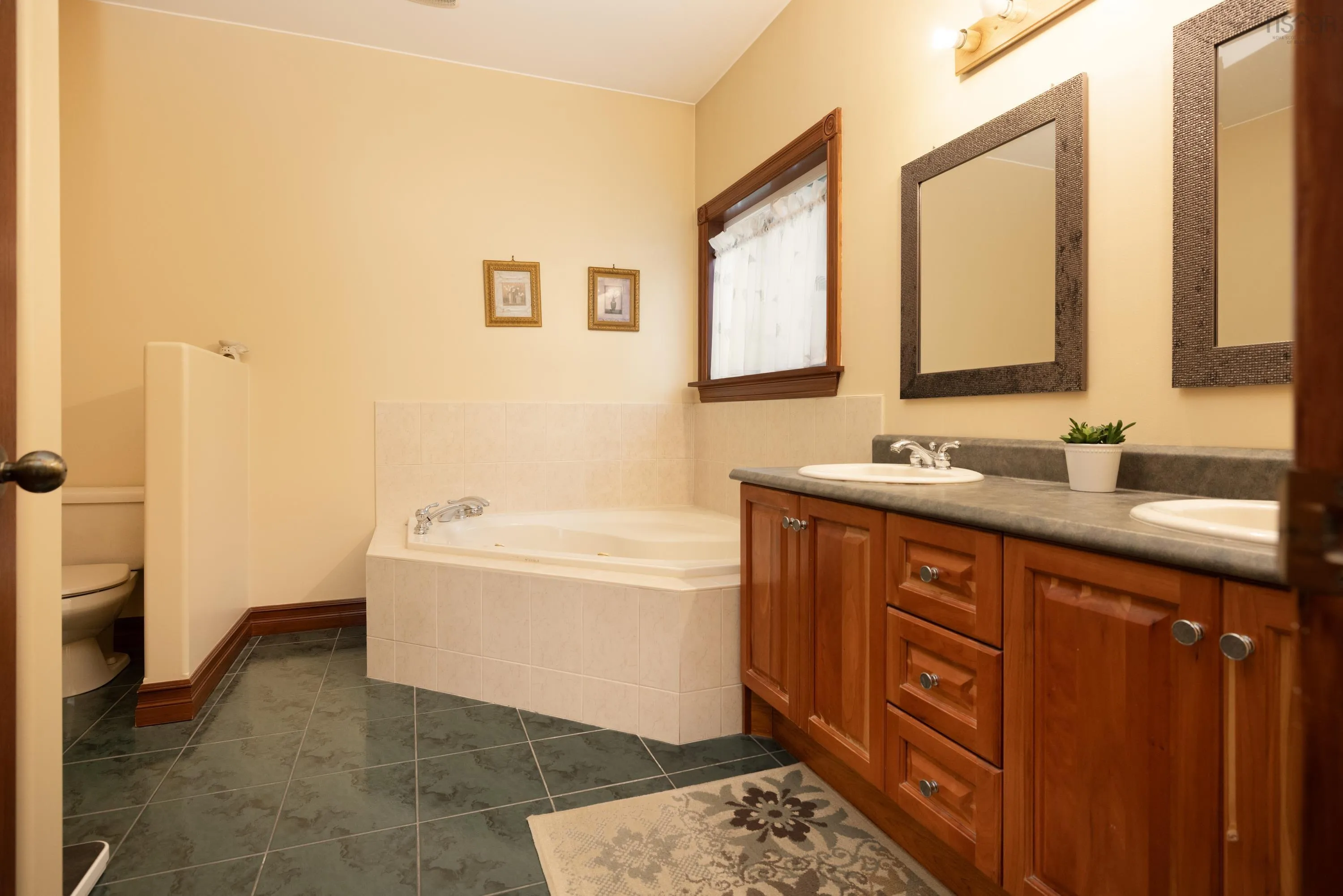 11 Millview Avenue, Bedford, NS B4A 1G8, 5 Bedrooms Bedrooms, ,5 BathroomsBathrooms,Residential,For Sale,Millview,202512663