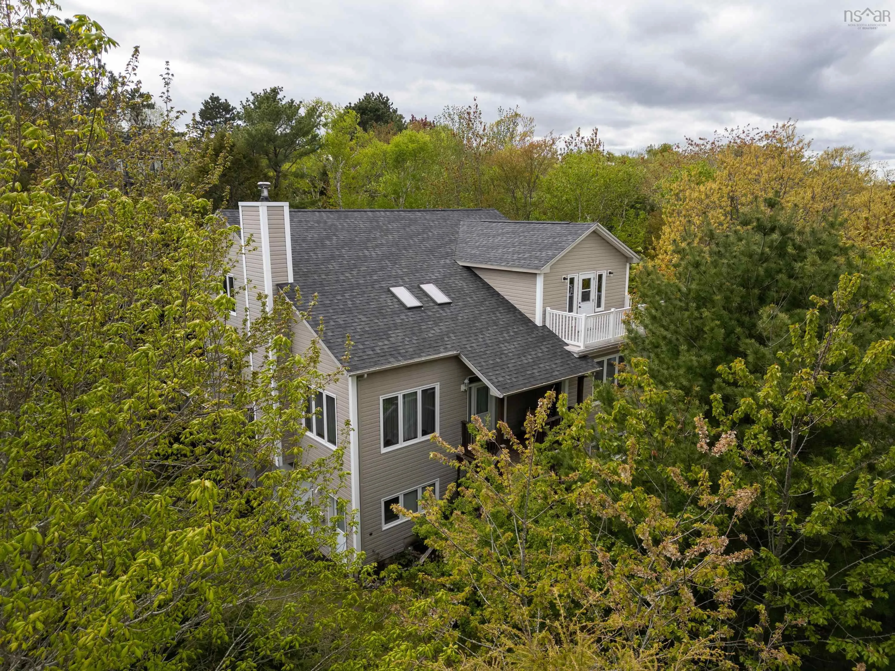 11 Millview Avenue, Bedford, NS B4A 1G8, 5 Bedrooms Bedrooms, ,5 BathroomsBathrooms,Residential,For Sale,Millview,202512663