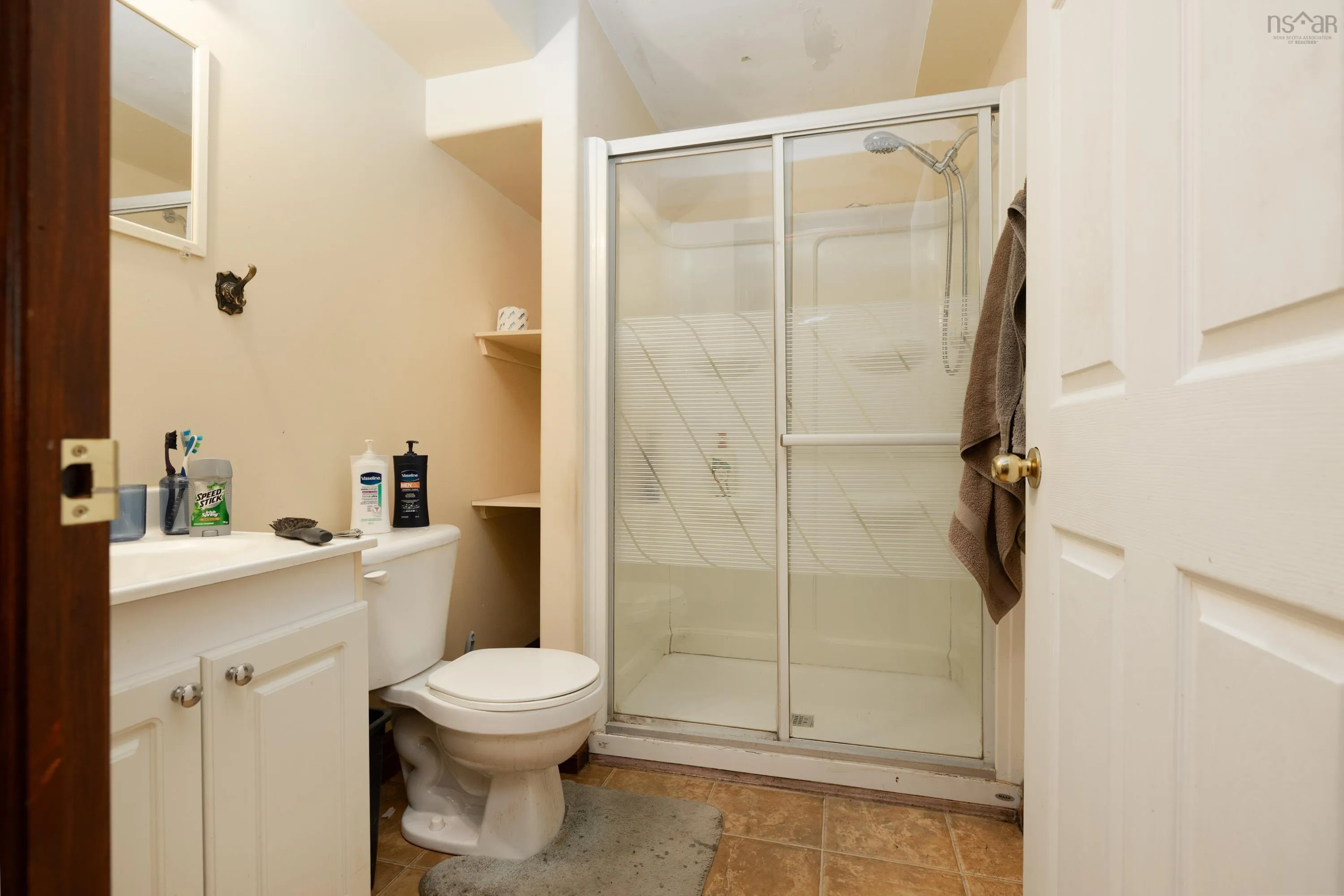 11 Millview Avenue, Bedford, NS B4A 1G8, 5 Bedrooms Bedrooms, ,5 BathroomsBathrooms,Residential,For Sale,Millview,202512663
