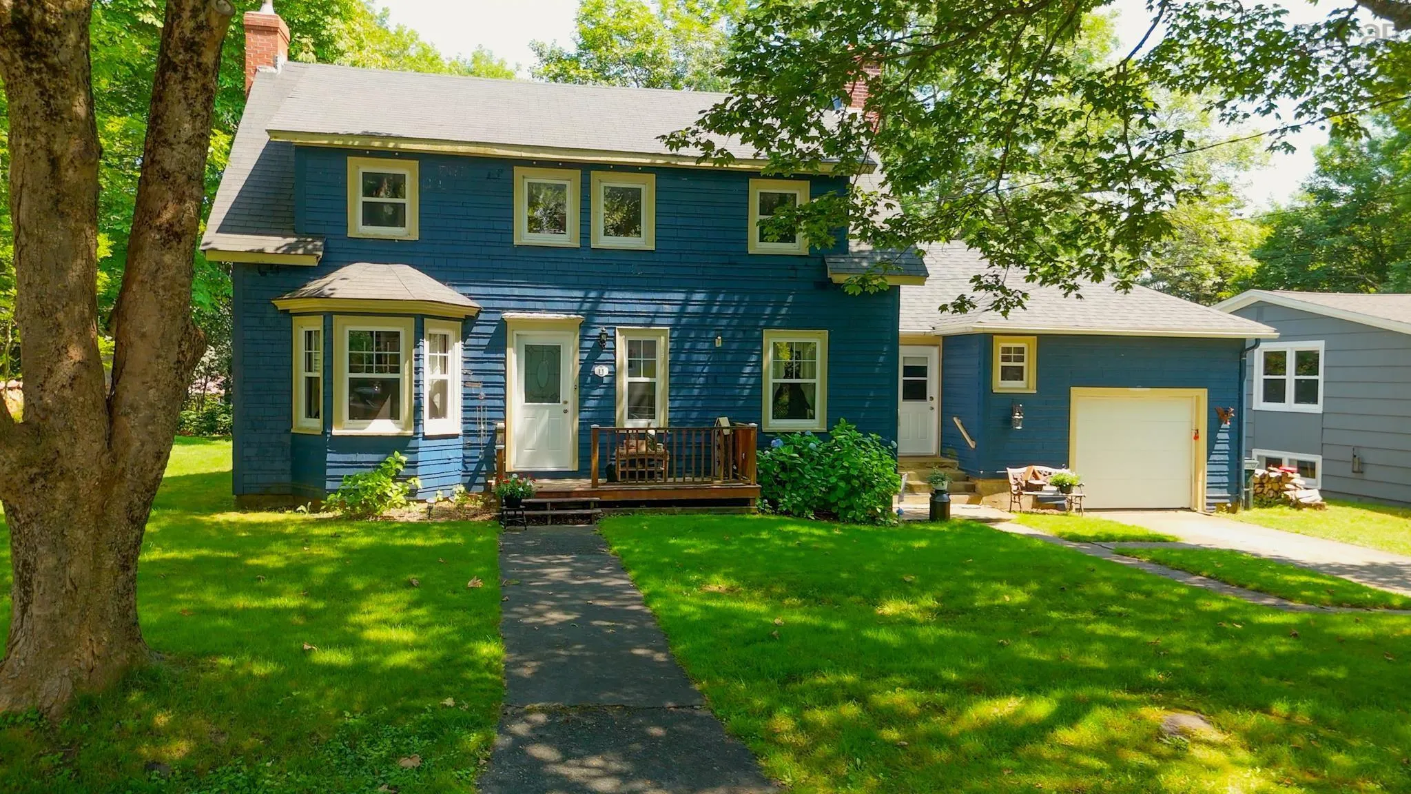 11 Highland Avenue, Yarmouth, NS B5A 2A3, 5 Bedrooms Bedrooms, ,2 BathroomsBathrooms,Residential,For Sale,Highland,202519252