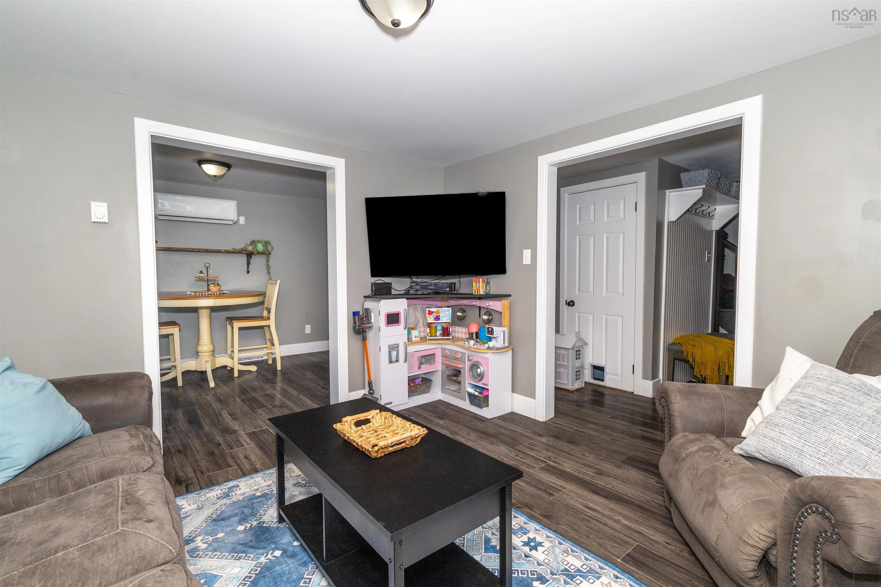 9 Cogan Street, North Sydney, NS B2A 3A7, 3 Bedrooms Bedrooms, ,1 BathroomBathrooms,Residential,For Sale,Cogan,202516084