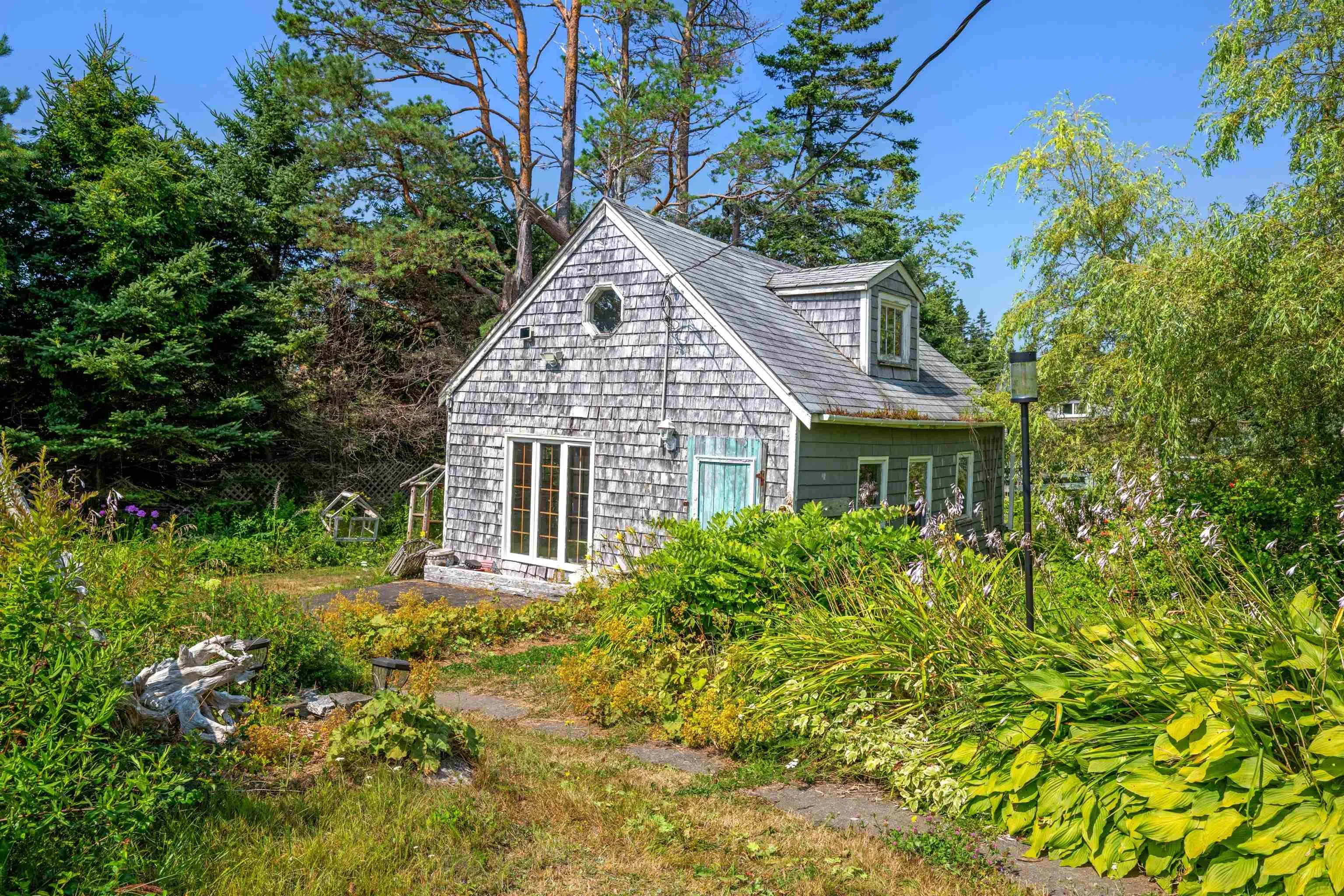 10293 Highway Highway E, Oyster Pond, NS B0J 1P0, 2 Bedrooms Bedrooms, ,1 BathroomBathrooms,Residential,For Sale,Highway 7,202520567