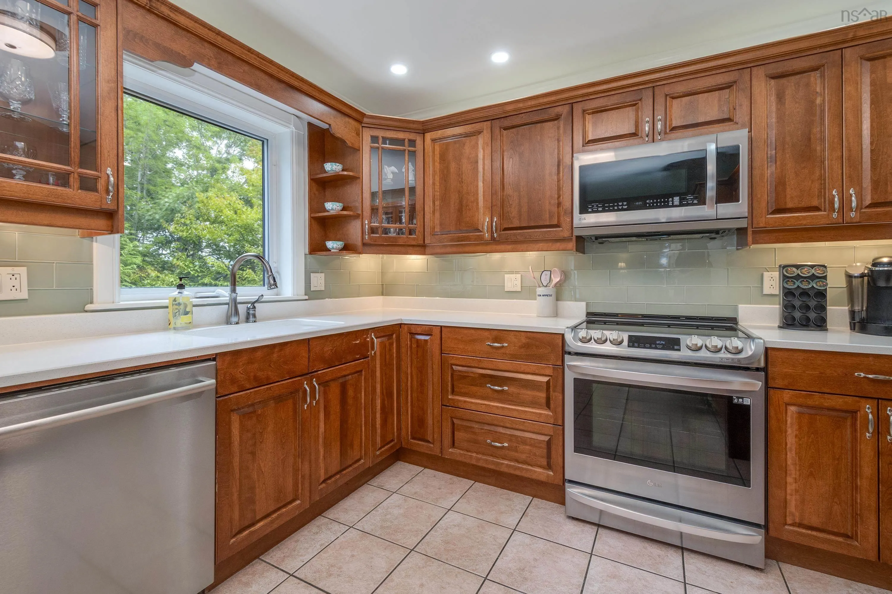 23 Lakeshore Park Terrace, Dartmouth, NS B3A 4Z4, 4 Bedrooms Bedrooms, ,4 BathroomsBathrooms,Residential,For Sale,Lakeshore Park,202521128