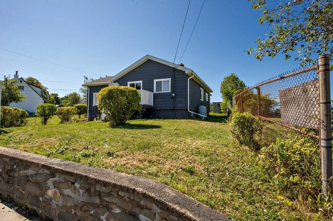 1395 Main Road, Eastern Passage, NS B3G 3E9, 2 Bedrooms Bedrooms, ,1 BathroomBathrooms,Residential,For Sale,Main,202523110