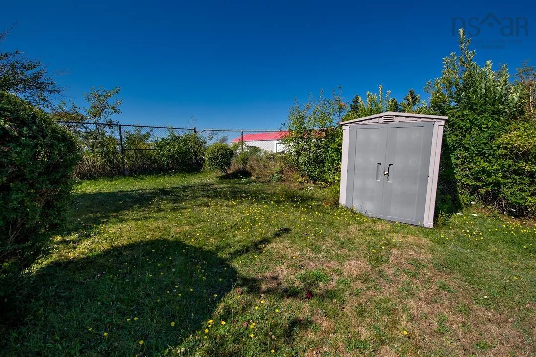 1395 Main Road, Eastern Passage, NS B3G 3E9, 2 Bedrooms Bedrooms, ,1 BathroomBathrooms,Residential,For Sale,Main,202523110