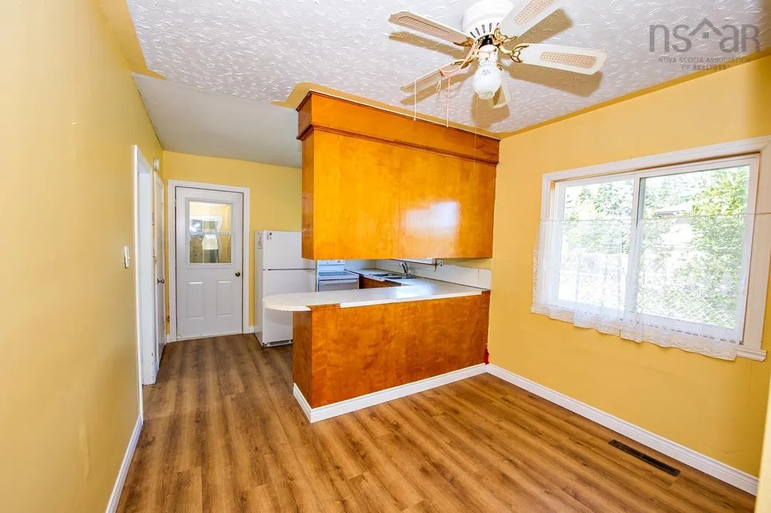 1395 Main Road, Eastern Passage, NS B3G 3E9, 2 Bedrooms Bedrooms, ,1 BathroomBathrooms,Residential,For Sale,Main,202523110
