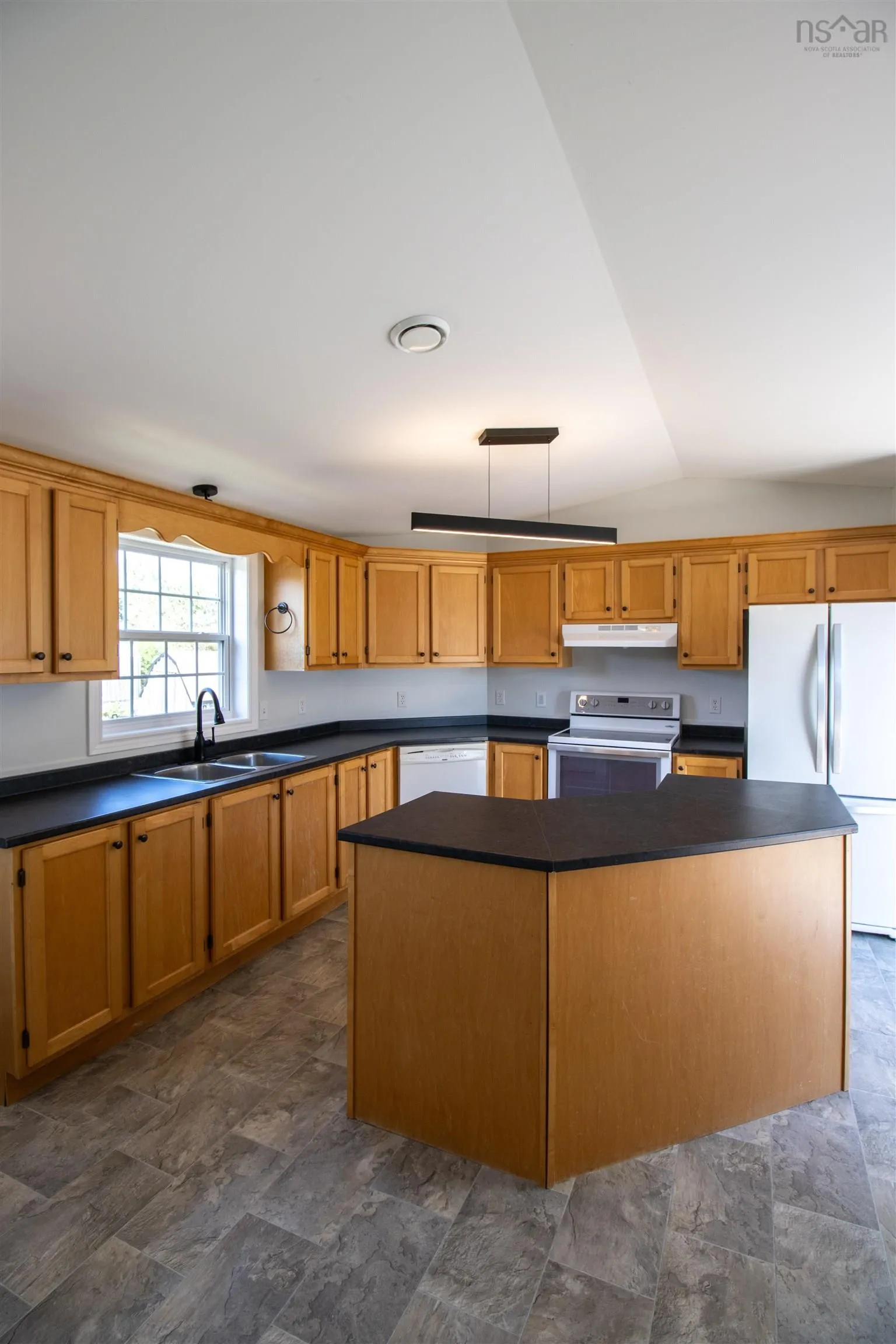24 Bridgeview Drive, Murray Siding, NS B6L 3B5, 3 Bedrooms Bedrooms, ,2 BathroomsBathrooms,Residential,For Sale,Bridgeview,202522306