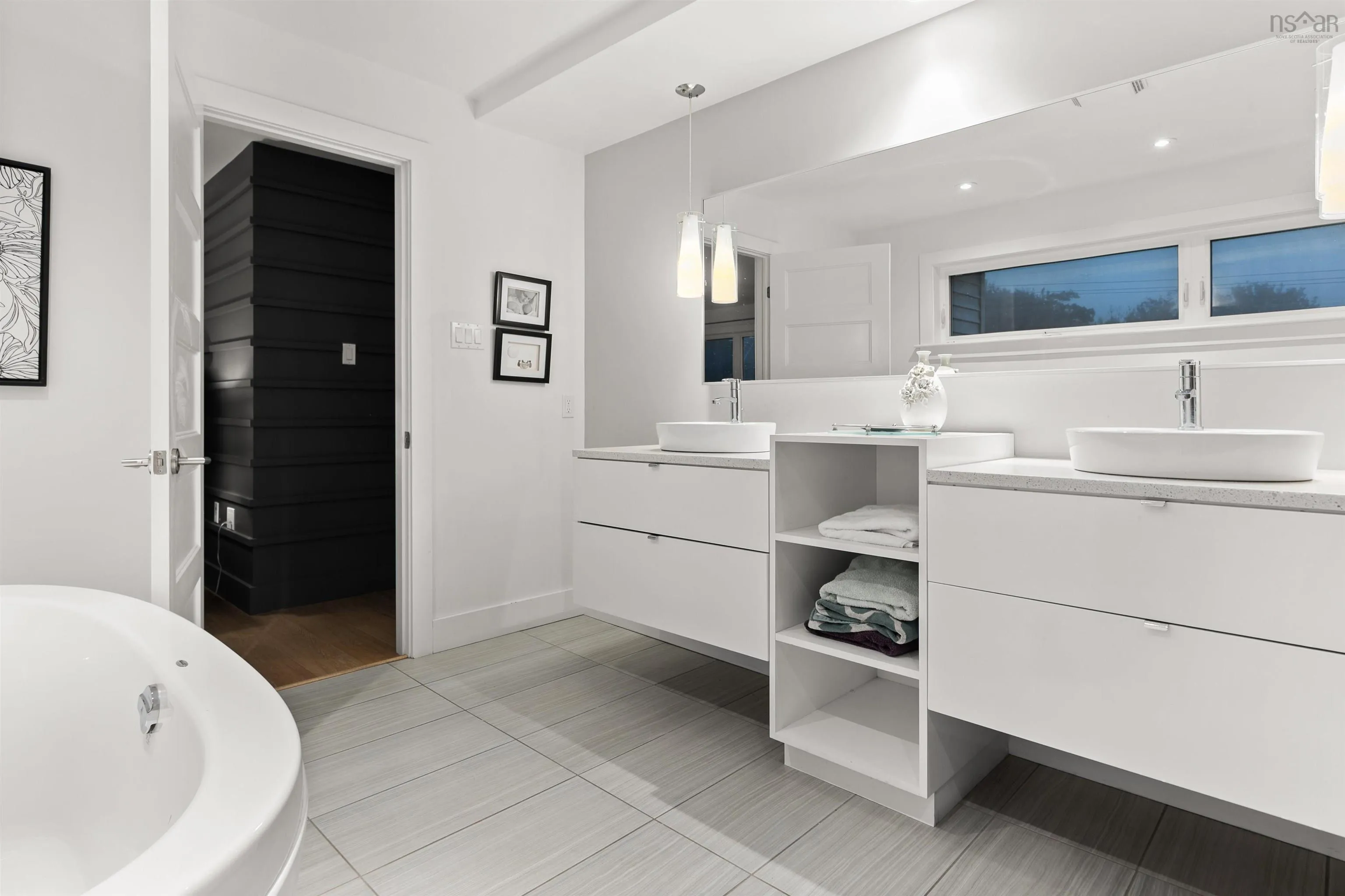 238 Hillsboro Drive, Dartmouth, NS B2W 0J2, 3 Bedrooms Bedrooms, ,4 BathroomsBathrooms,Residential,For Sale,Hillsboro,202521060
