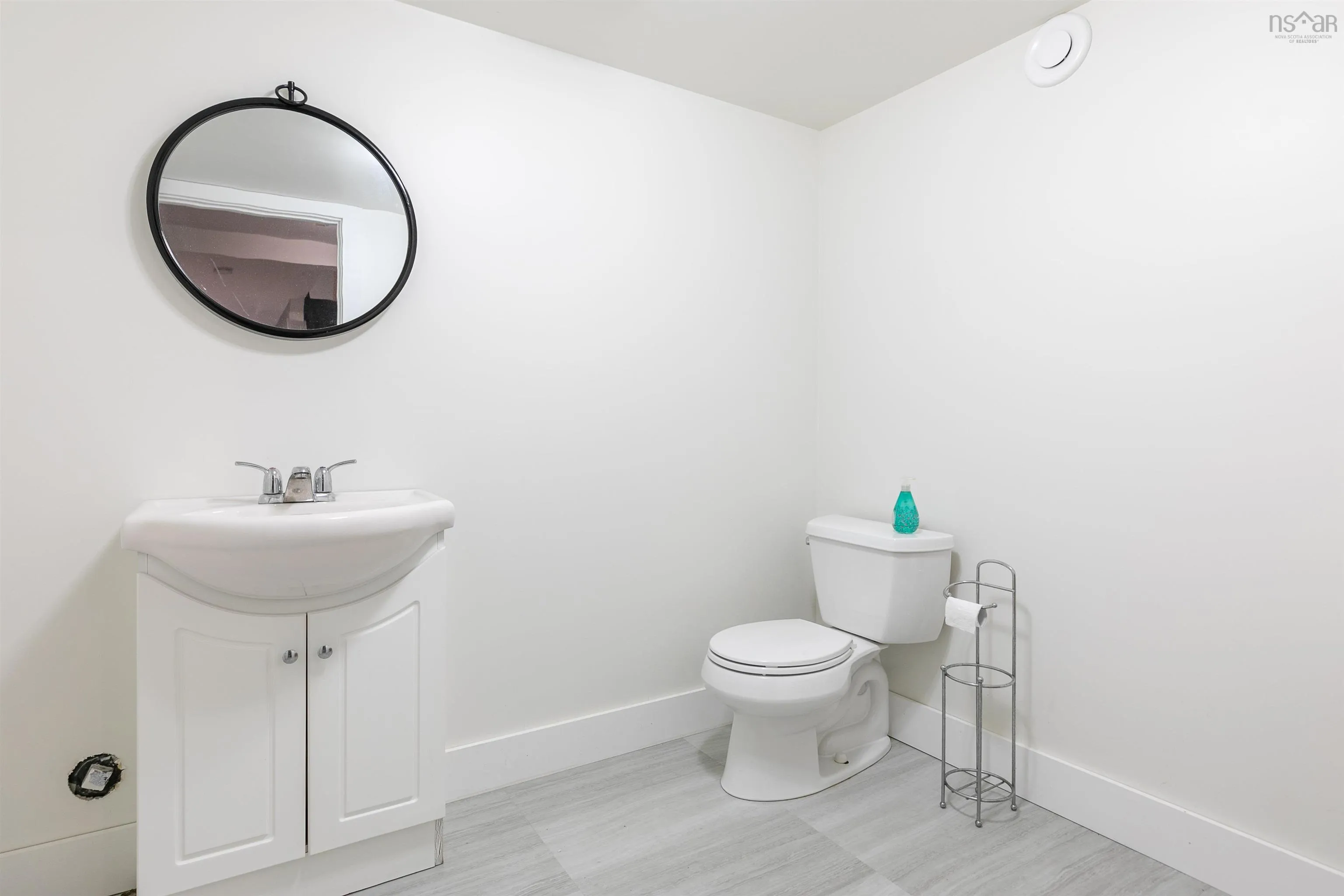 238 Hillsboro Drive, Dartmouth, NS B2W 0J2, 3 Bedrooms Bedrooms, ,4 BathroomsBathrooms,Residential,For Sale,Hillsboro,202521060