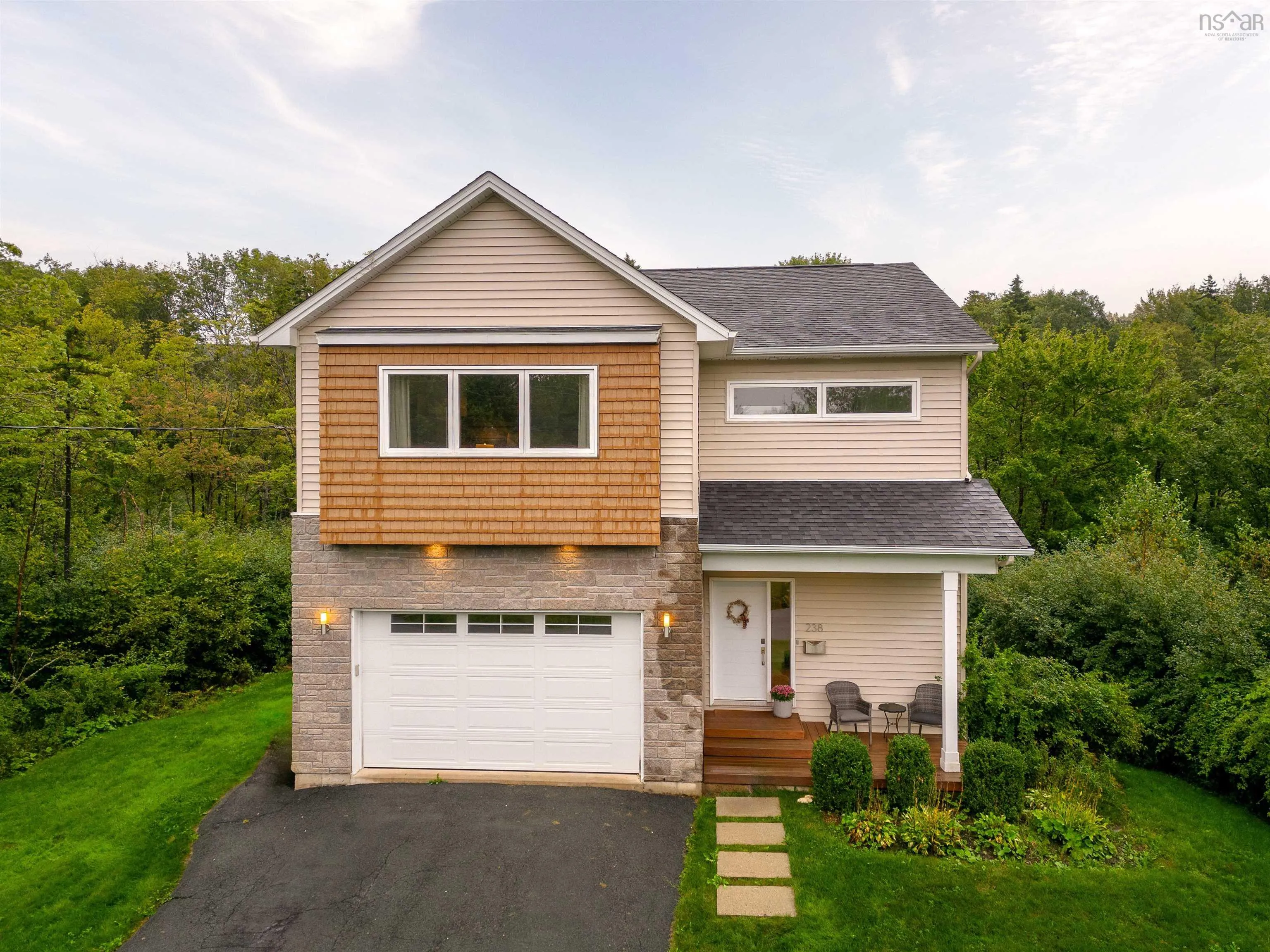 238 Hillsboro Drive, Dartmouth, NS B2W 0J2, 3 Bedrooms Bedrooms, ,4 BathroomsBathrooms,Residential,For Sale,Hillsboro,202521060