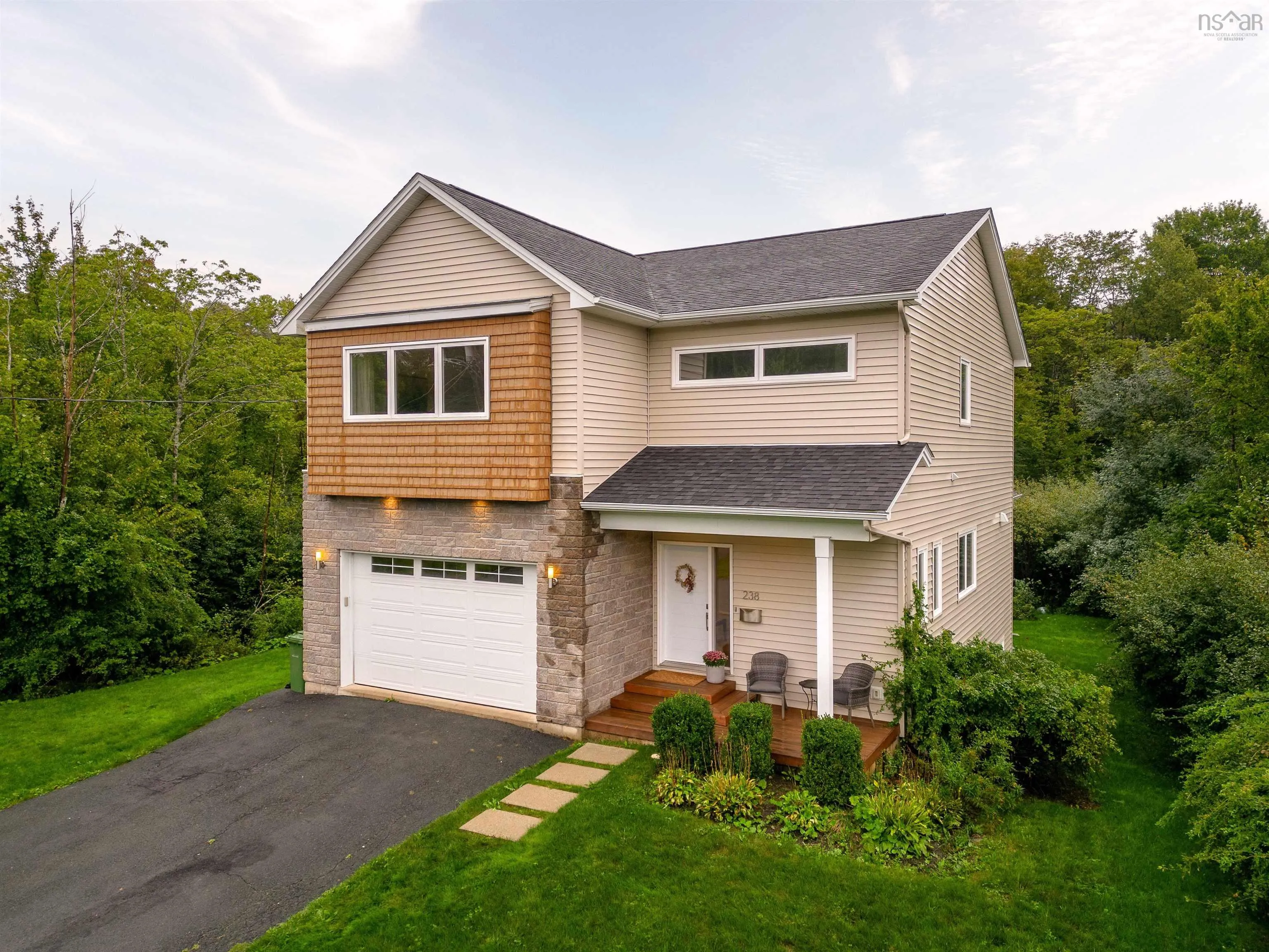 238 Hillsboro Drive, Dartmouth, NS B2W 0J2, 3 Bedrooms Bedrooms, ,4 BathroomsBathrooms,Residential,For Sale,Hillsboro,202521060