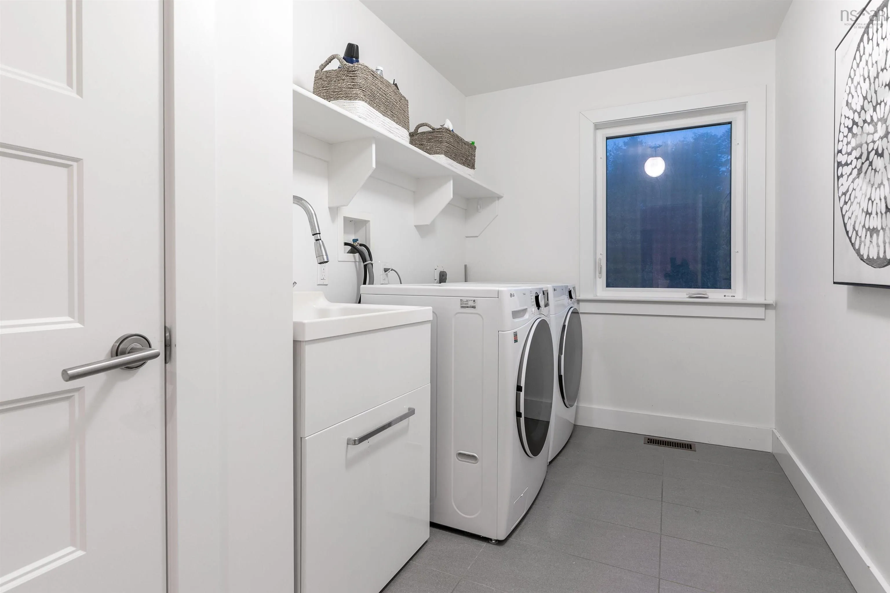 238 Hillsboro Drive, Dartmouth, NS B2W 0J2, 3 Bedrooms Bedrooms, ,4 BathroomsBathrooms,Residential,For Sale,Hillsboro,202521060