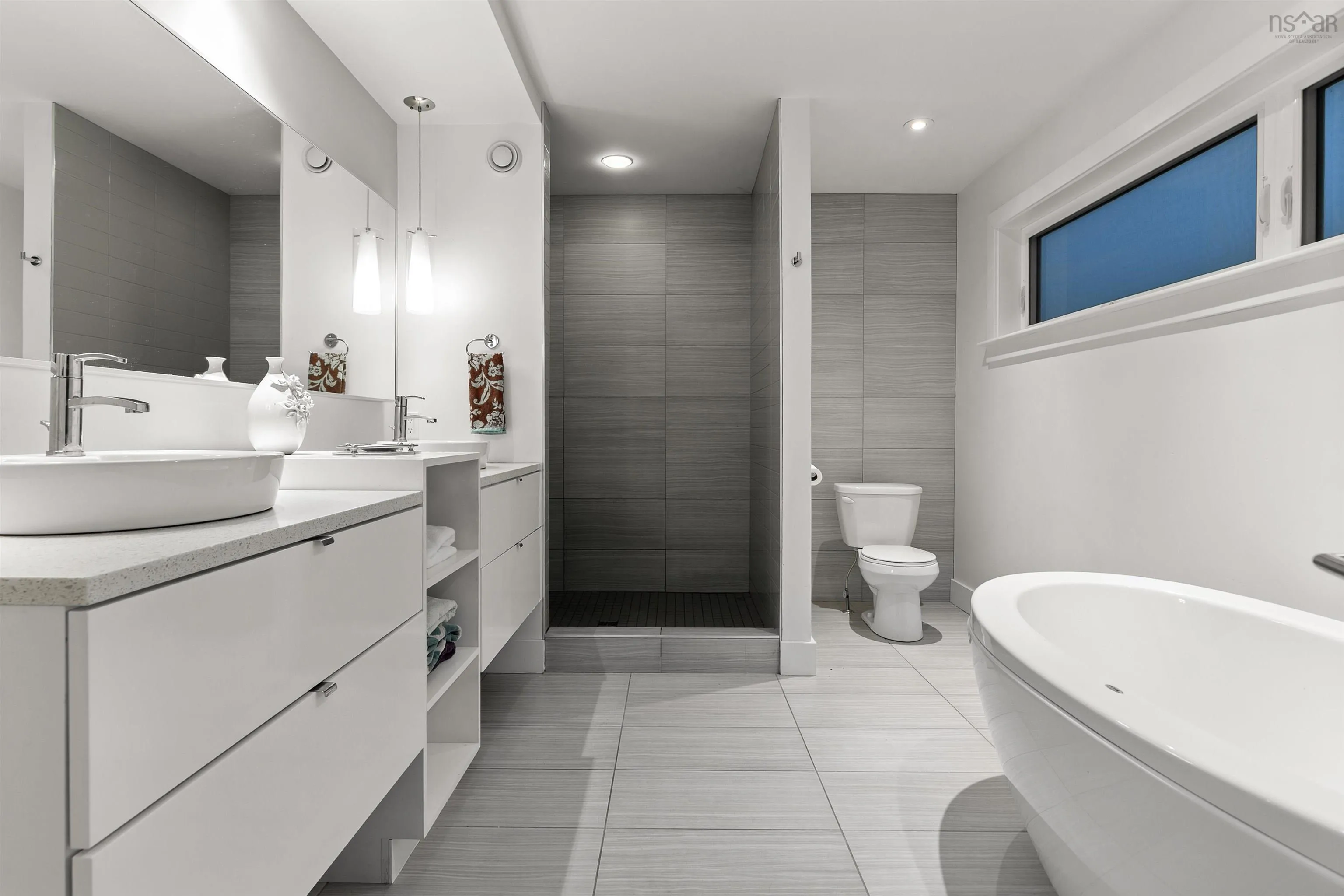 238 Hillsboro Drive, Dartmouth, NS B2W 0J2, 3 Bedrooms Bedrooms, ,4 BathroomsBathrooms,Residential,For Sale,Hillsboro,202521060