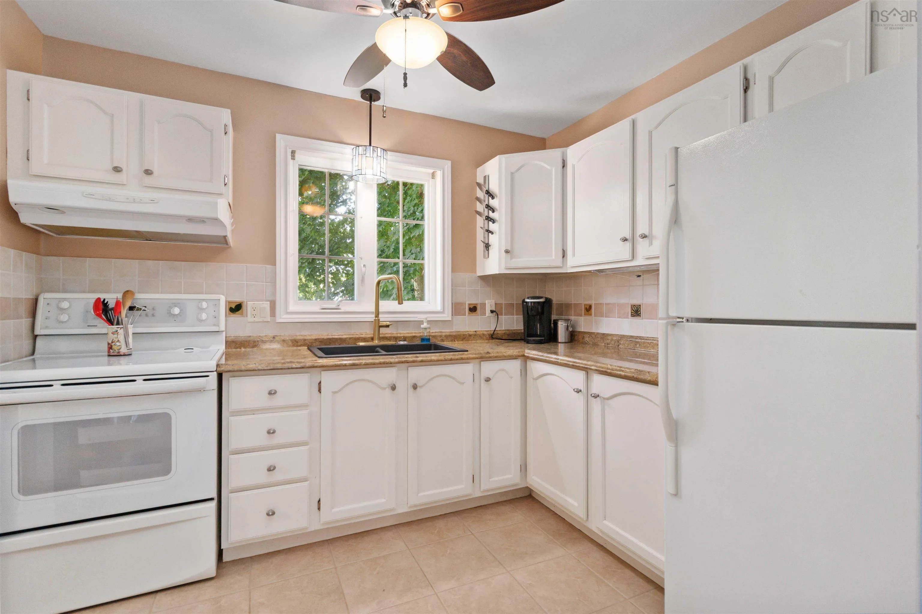 2 Colonna Place, Dartmouth, NS B2X 3J3, 3 Bedrooms Bedrooms, ,2 BathroomsBathrooms,Residential,For Sale,Colonna,202521160