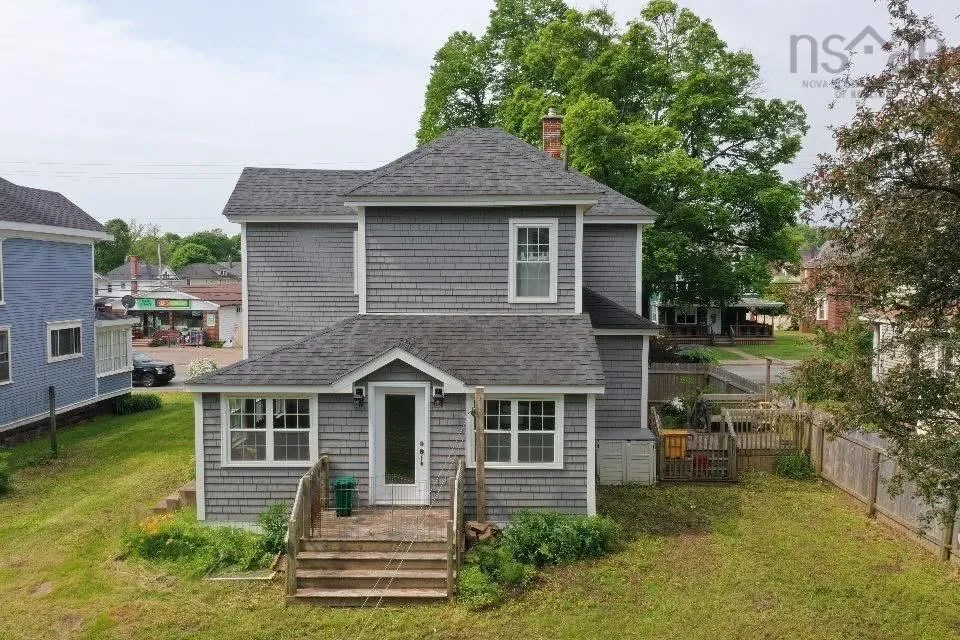 124 Church Street, Amherst Ns B4h 3b8, 3 Bedrooms Bedrooms, ,2 BathroomsBathrooms,Residential,For Sale,Church,202425999