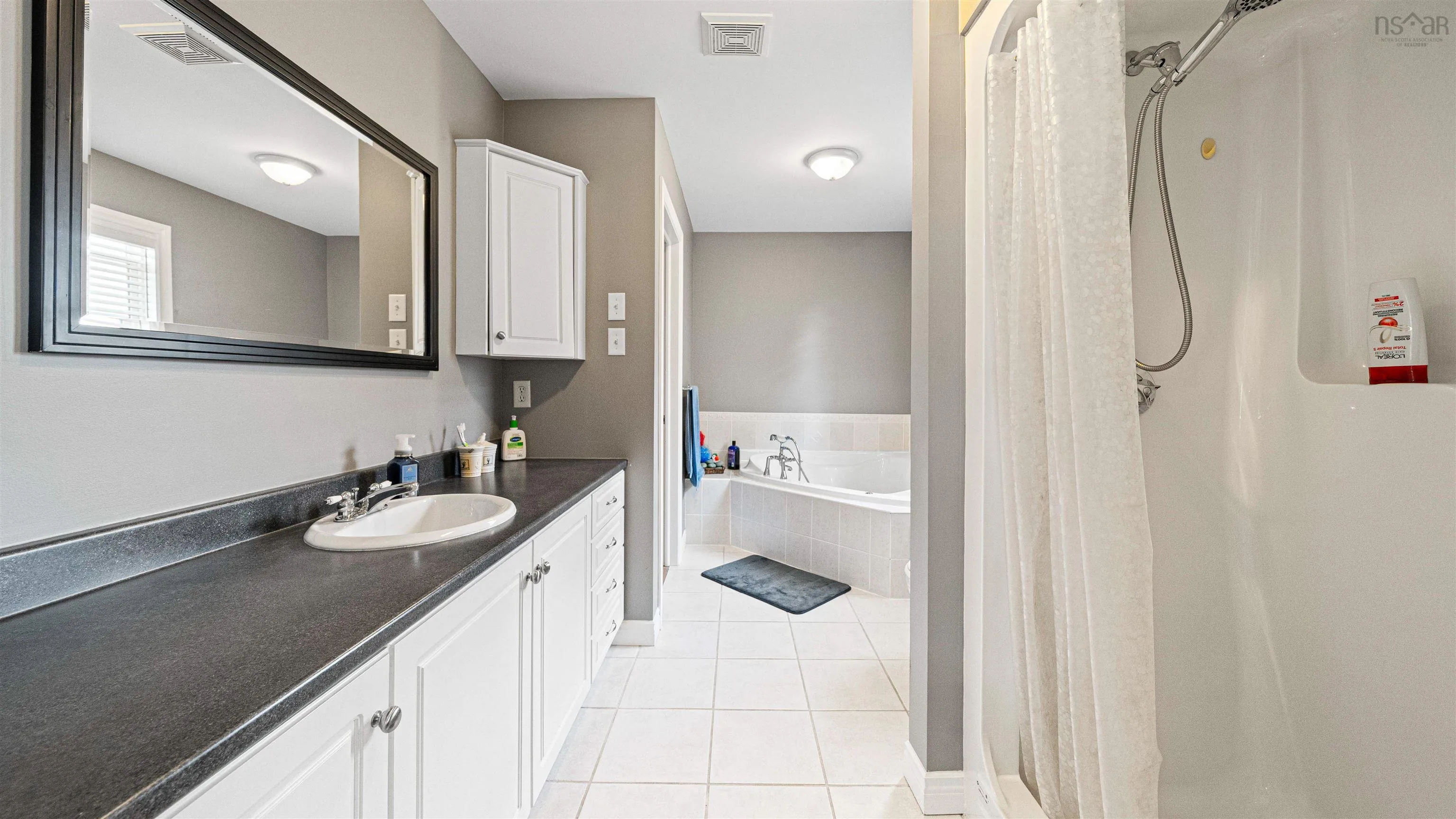 46 Lochiel Circle, Dartmouth, NS B2W 6H1, 3 Bedrooms Bedrooms, ,3 BathroomsBathrooms,Residential,For Sale,Lochiel,202515975