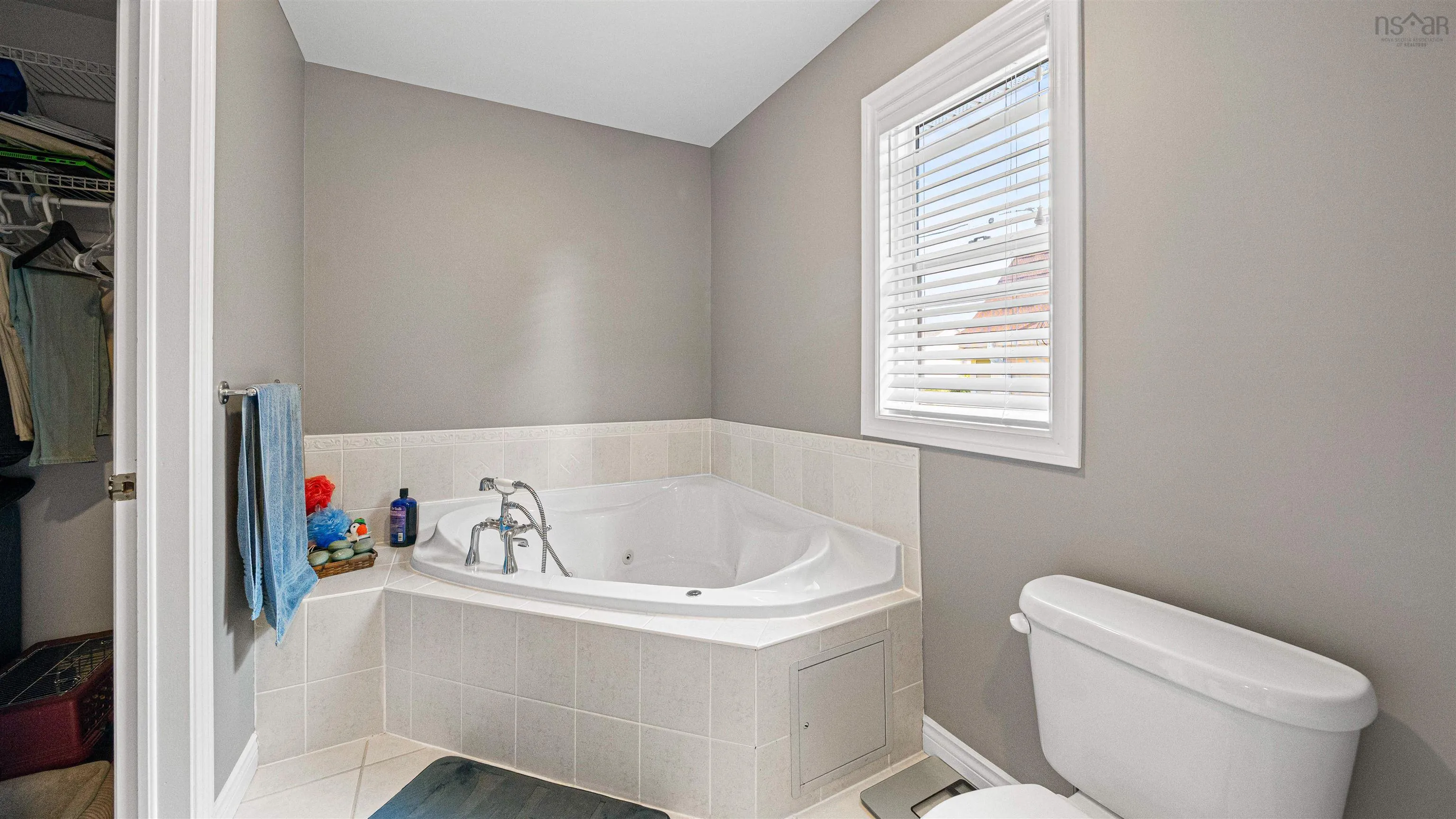 46 Lochiel Circle, Dartmouth, NS B2W 6H1, 3 Bedrooms Bedrooms, ,3 BathroomsBathrooms,Residential,For Sale,Lochiel,202515975
