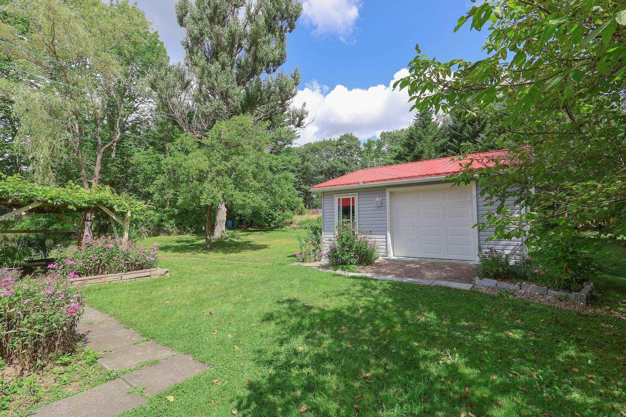 452 Oakhill Road, Oakhill Ns B4v 3w6, 3 Bedrooms Bedrooms, ,1 BathroomBathrooms,Residential,For Sale,Oakhill,202507055