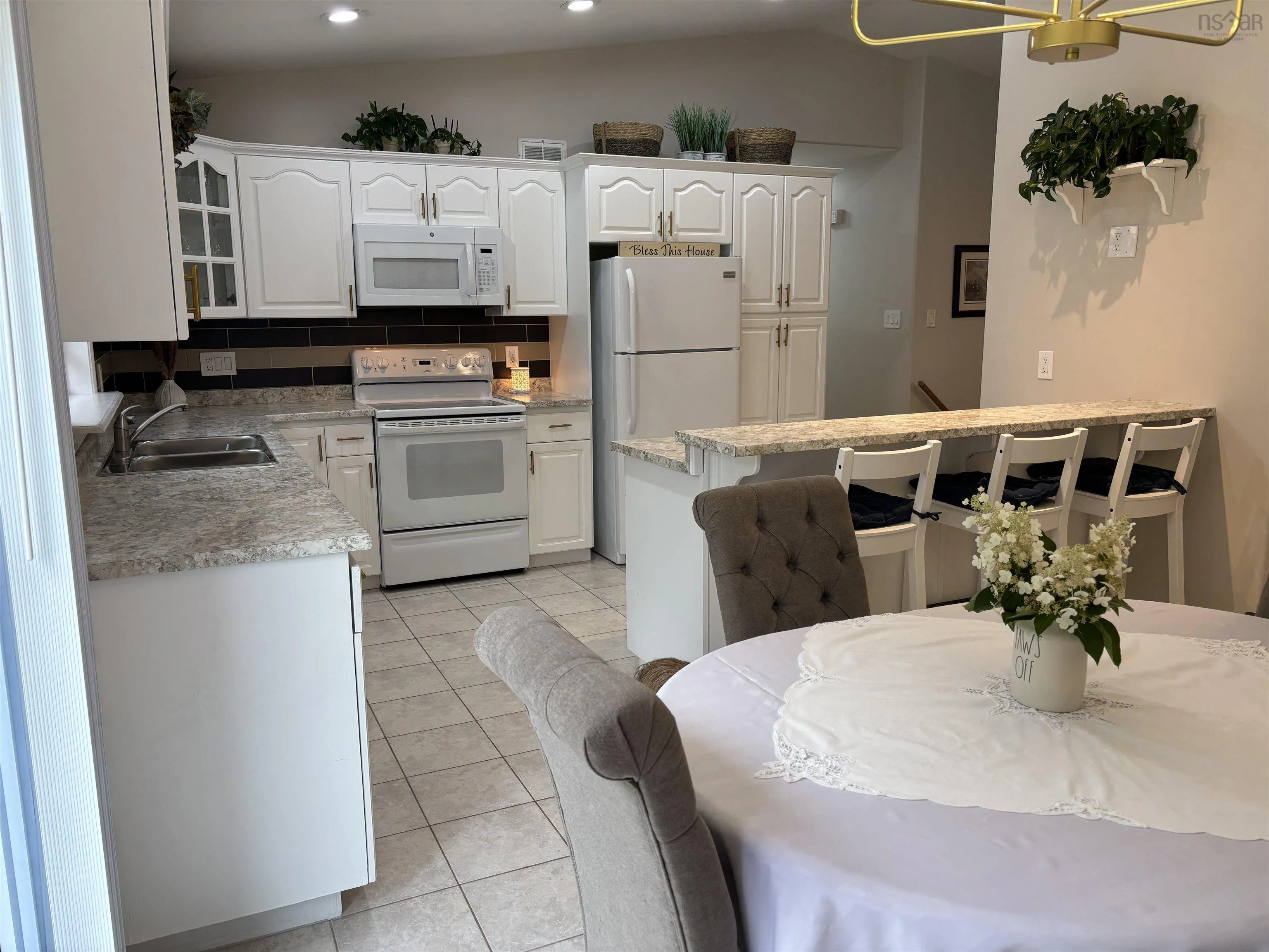 63 Mae Avenue, Sydney Mines, NS B1V 3K8, 4 Bedrooms Bedrooms, ,3 BathroomsBathrooms,Residential,For Sale,Mae Avenue,202522018