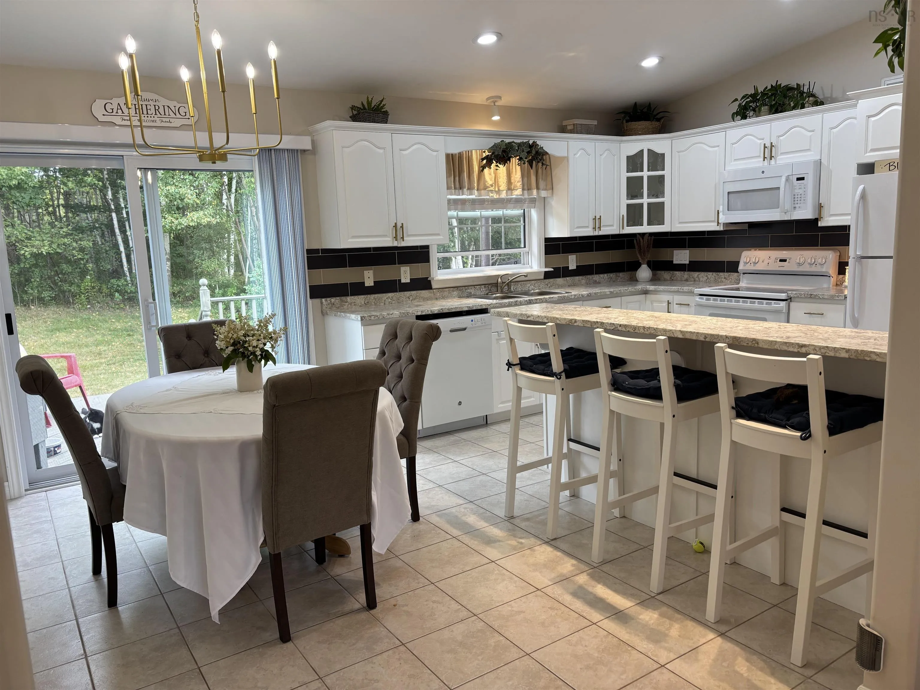63 Mae Avenue, Sydney Mines, NS B1V 3K8, 4 Bedrooms Bedrooms, ,3 BathroomsBathrooms,Residential,For Sale,Mae Avenue,202522018