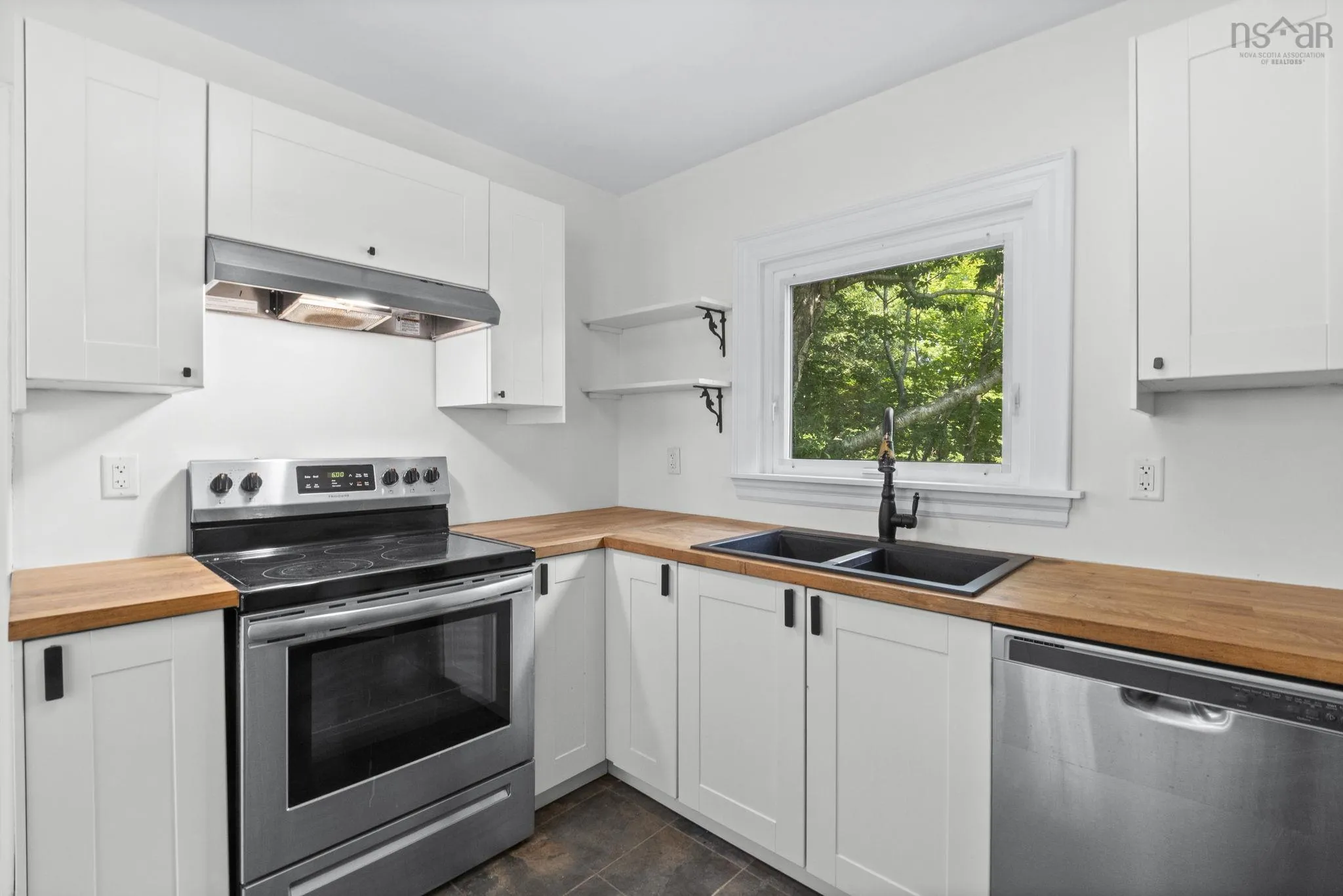 44 Dakin Drive, Halifax Ns B3m 2c9, 3 Bedrooms Bedrooms, ,2 BathroomsBathrooms,Residential,For Sale,Dakin,202509340