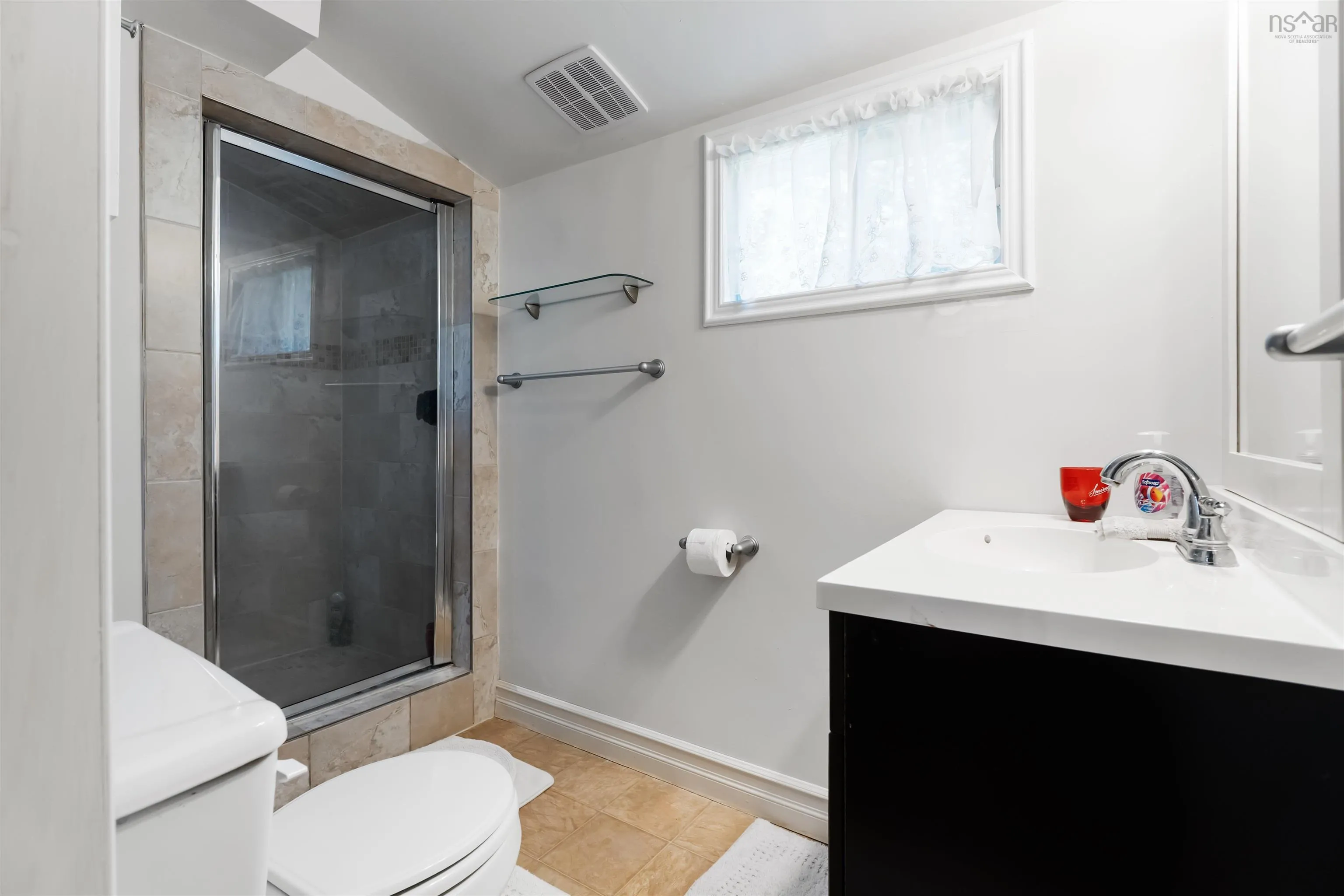 185 Commercial Street, Middleton, NS B0S 1P0, 6 Bedrooms Bedrooms, ,4 BathroomsBathrooms,Residential,For Sale,Commercial,202518918