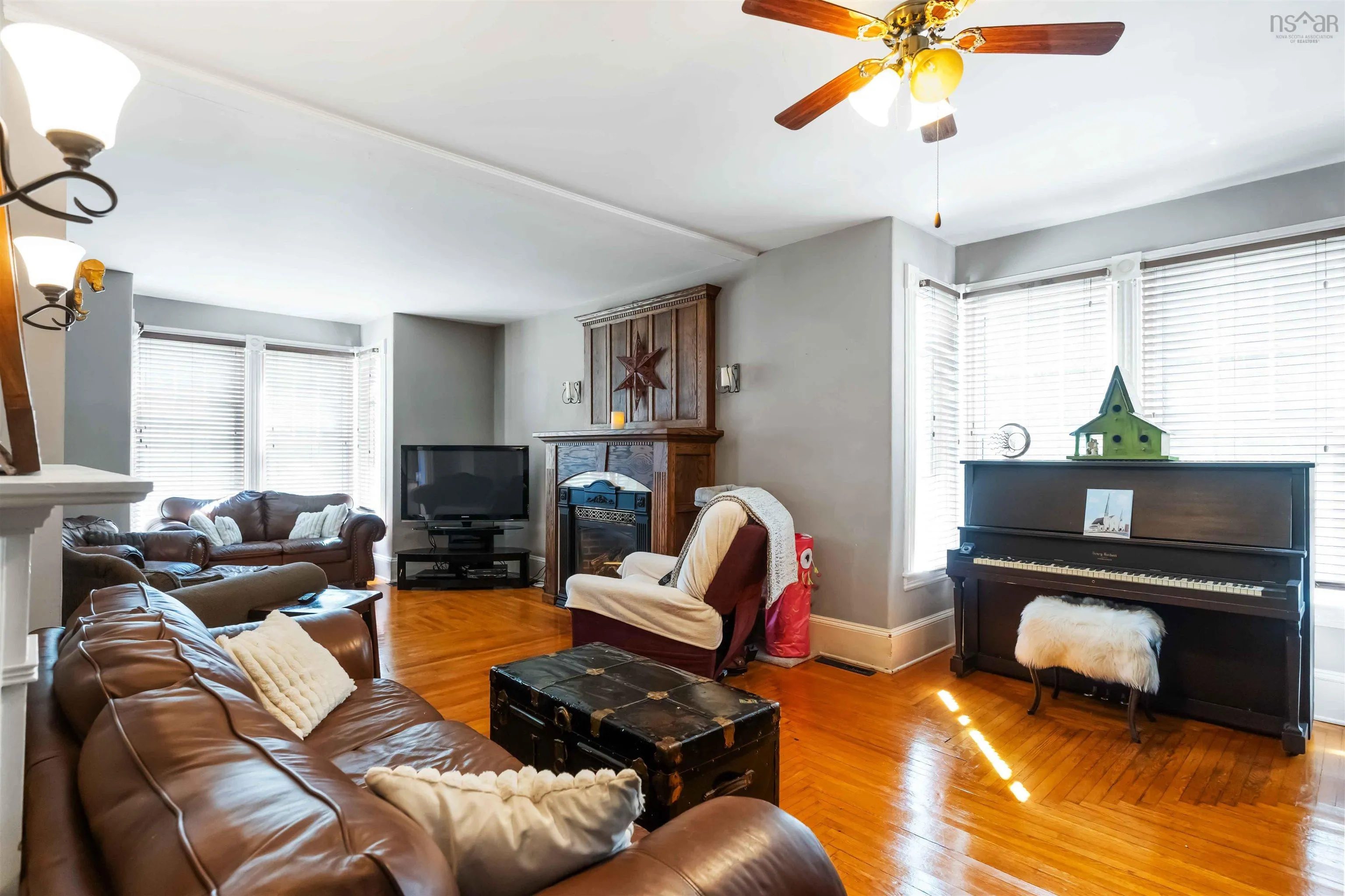 185 Commercial Street, Middleton, NS B0S 1P0, 6 Bedrooms Bedrooms, ,4 BathroomsBathrooms,Residential,For Sale,Commercial,202518918